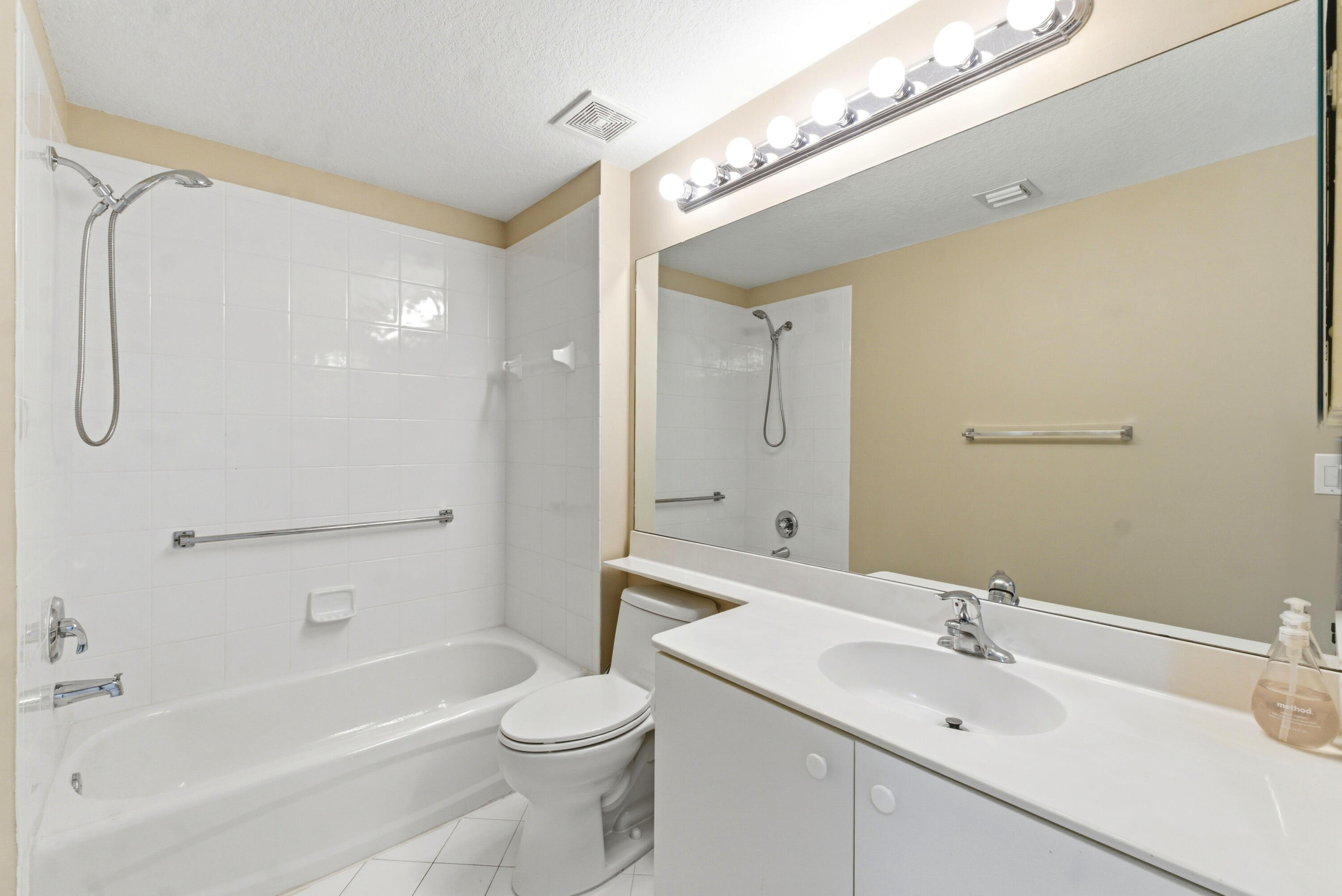 YARDLEY CONDOMINIUM E - Residential Lease