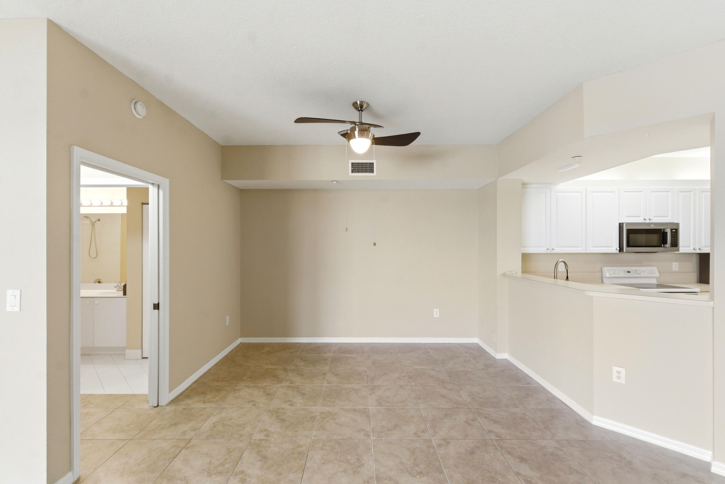 YARDLEY CONDOMINIUM E - Residential Lease