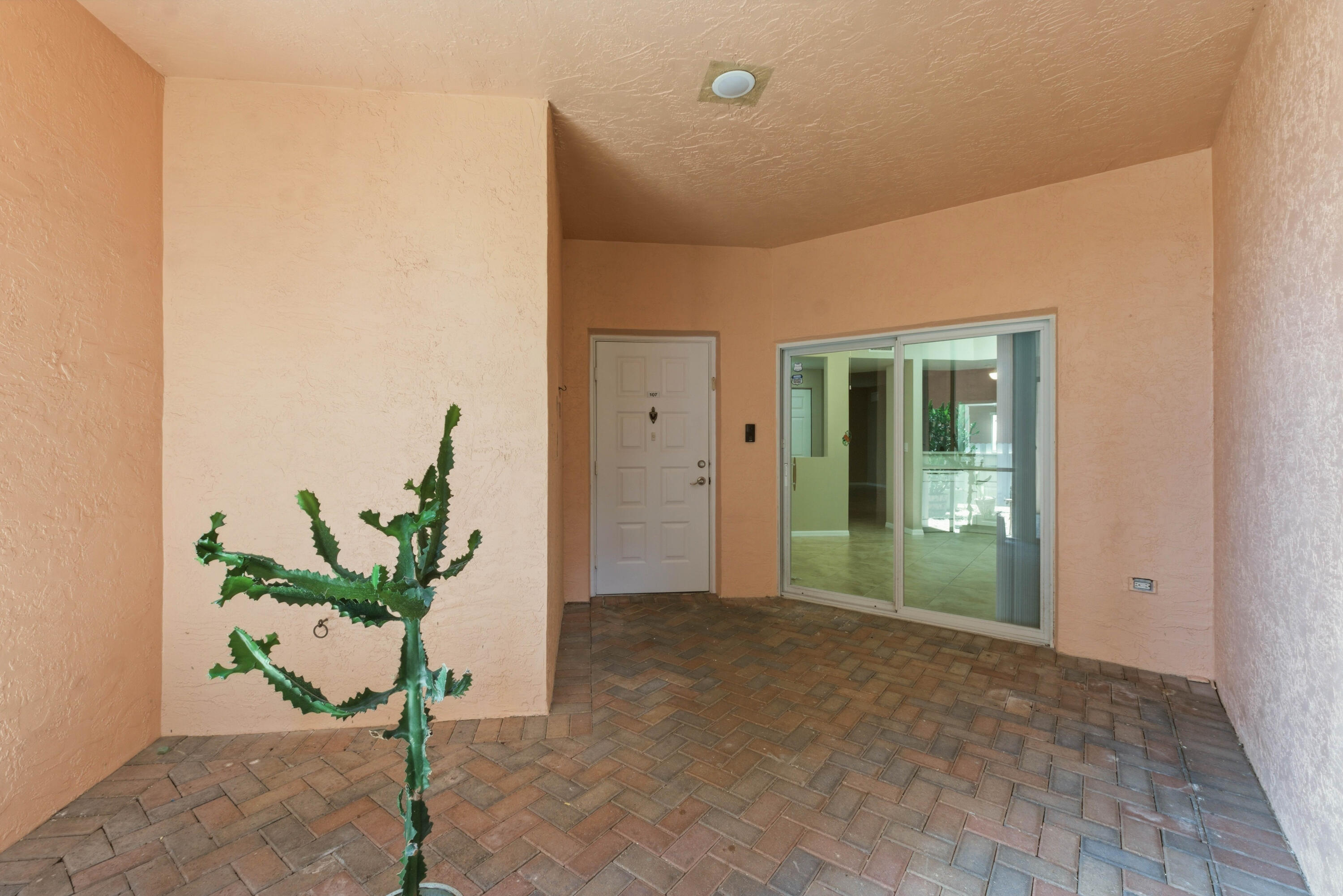 YARDLEY CONDOMINIUM E - Residential Lease