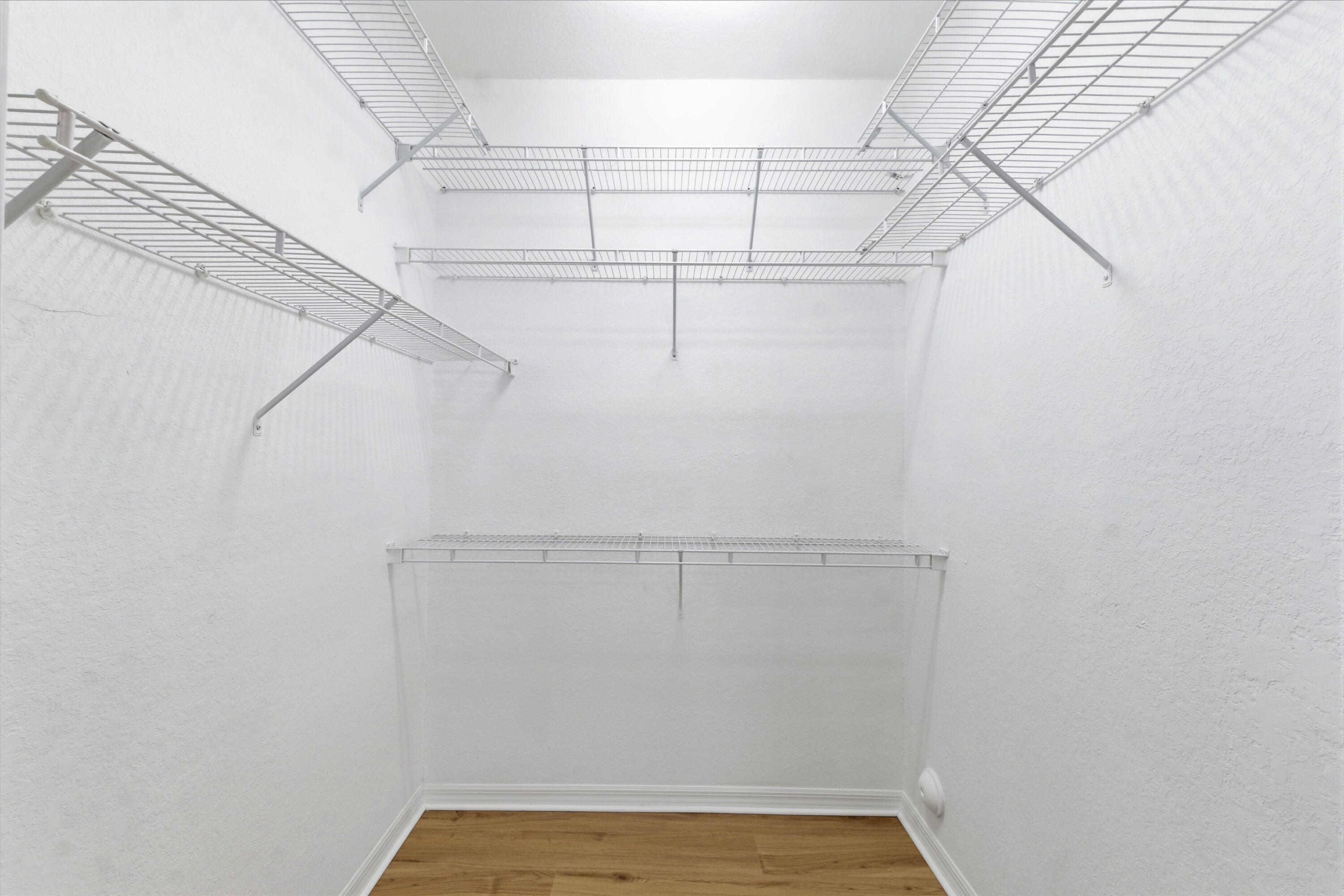 YARDLEY CONDOMINIUM E - Residential Lease