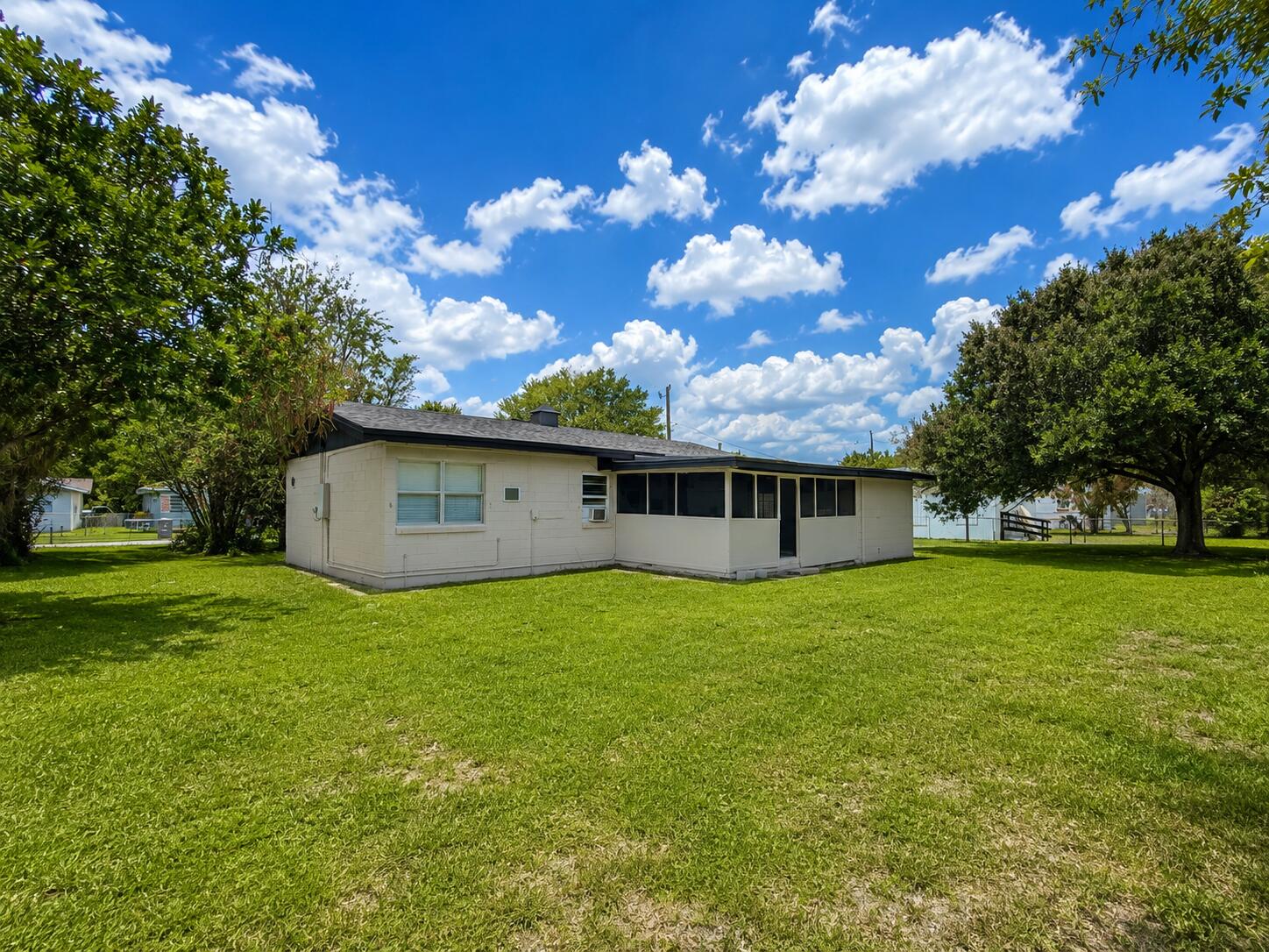 IRENE PLAZA - Residential