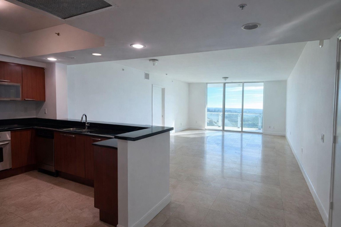 151 at Biscayne - Residential