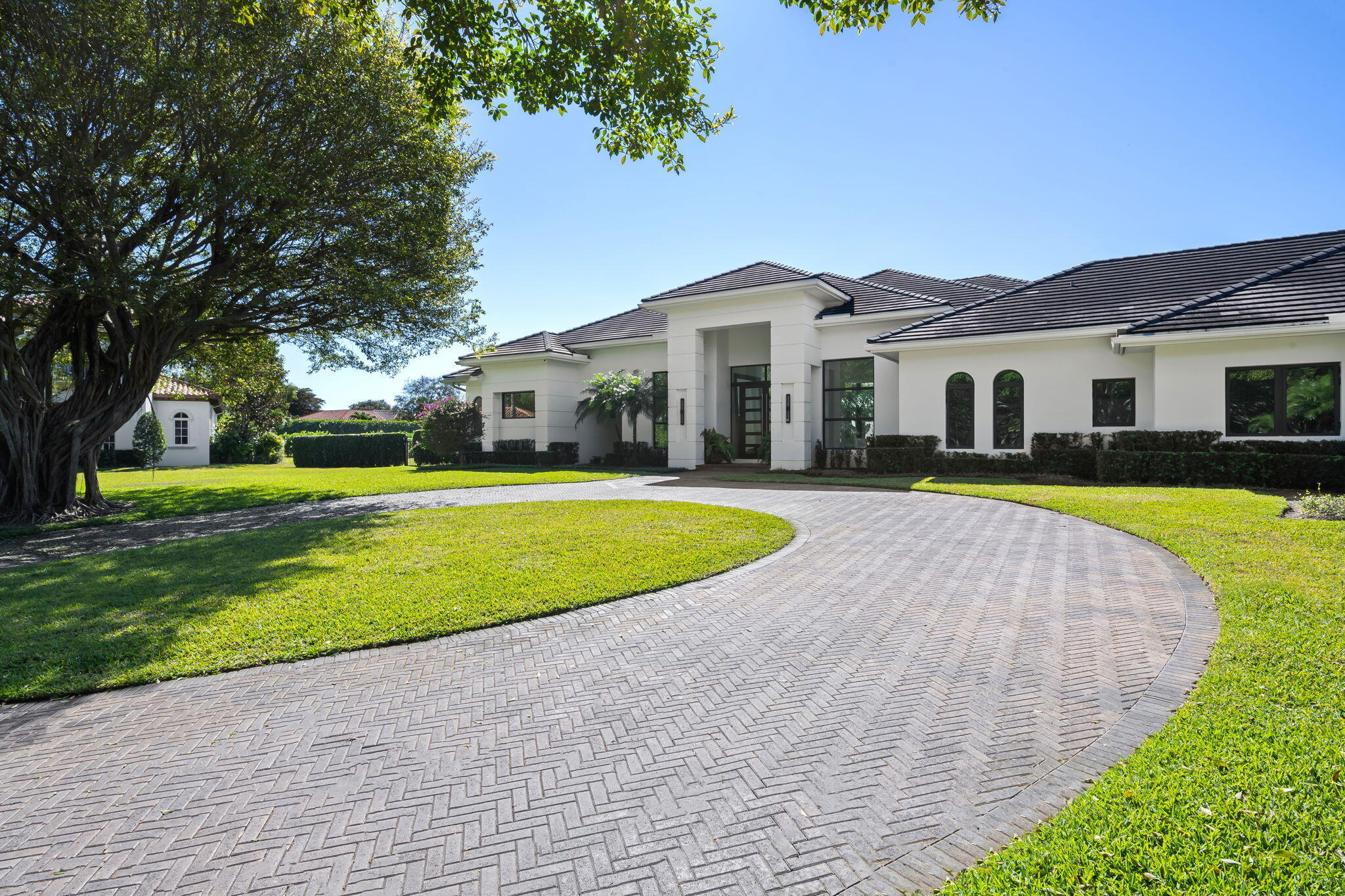 LONG LAKE ESTATES - Residential