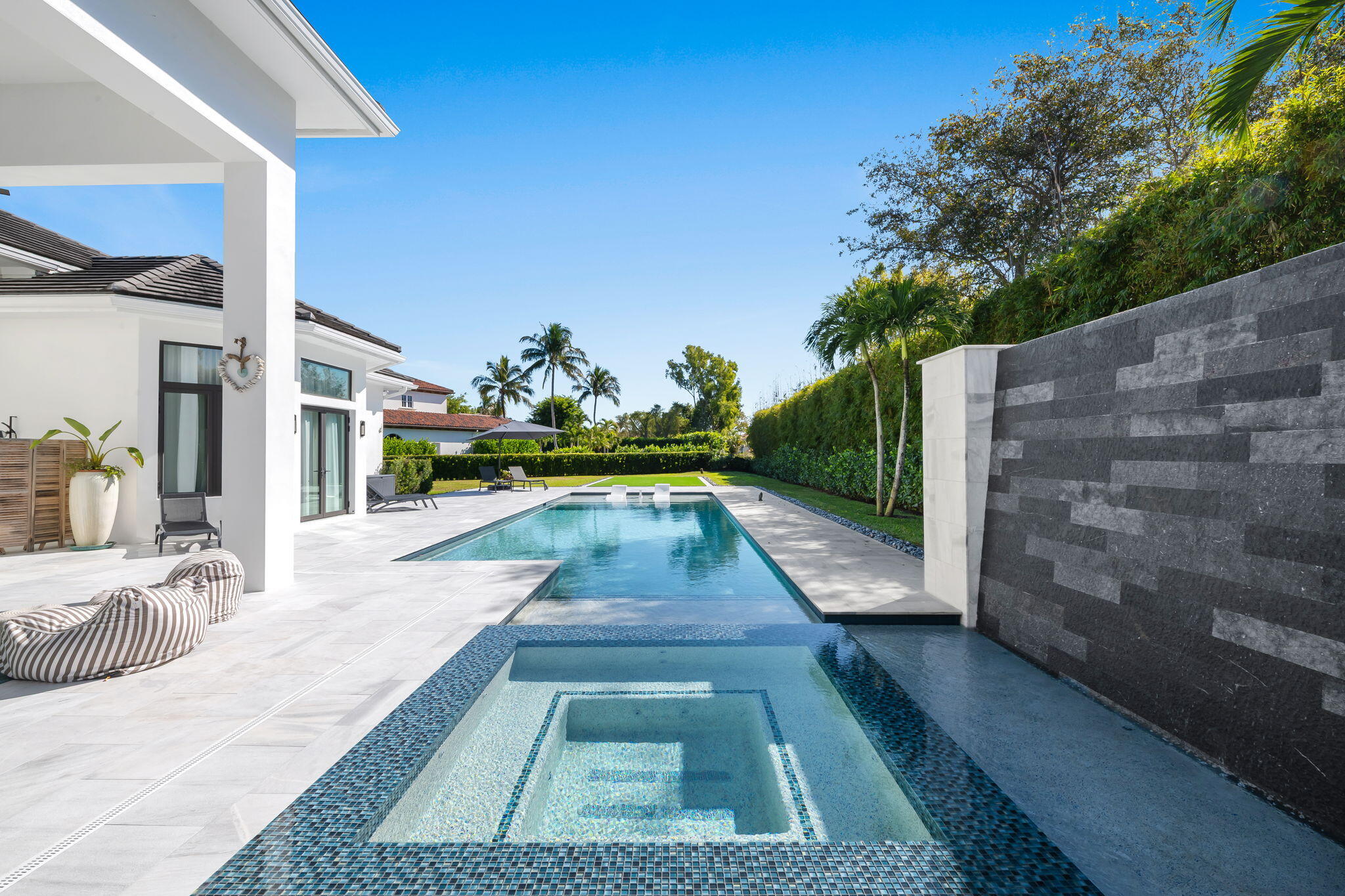 LONG LAKE ESTATES - Residential