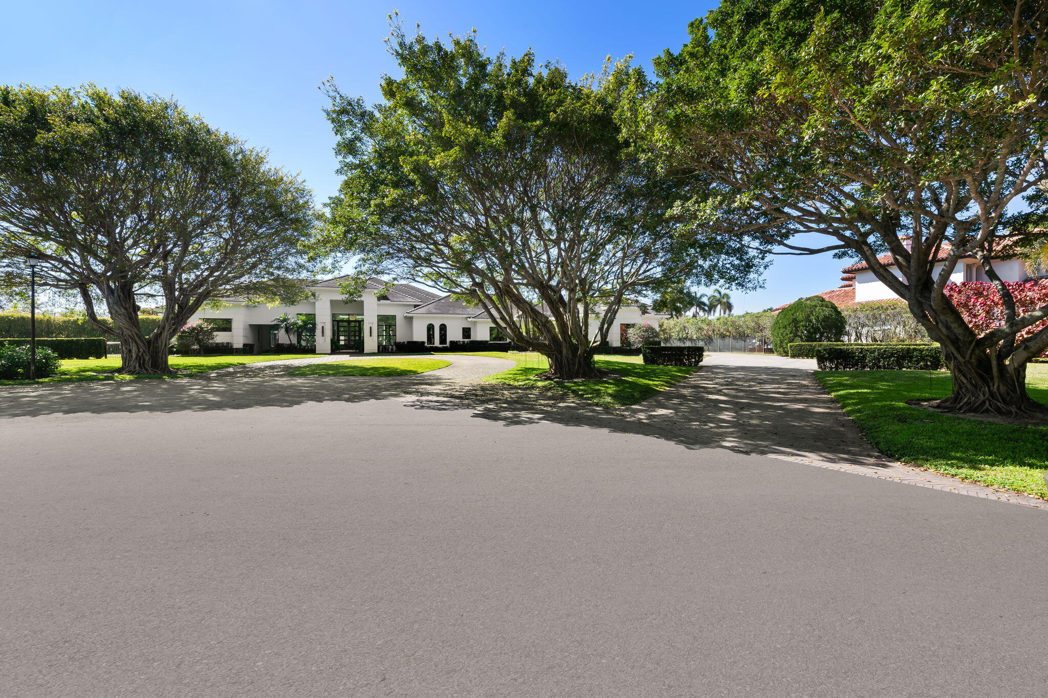 LONG LAKE ESTATES - Residential