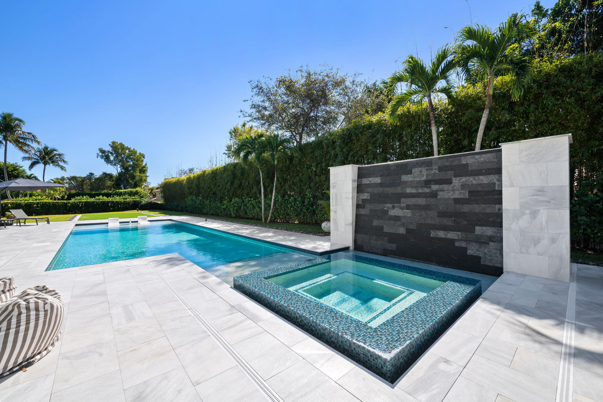 LONG LAKE ESTATES - Residential