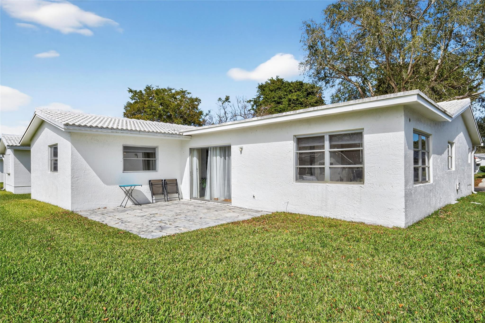 Lauderdale West 3 Sec 83- - Residential