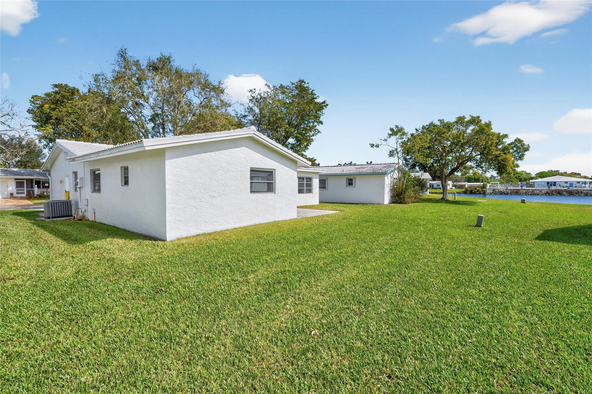 Lauderdale West 3 Sec 83- - Residential