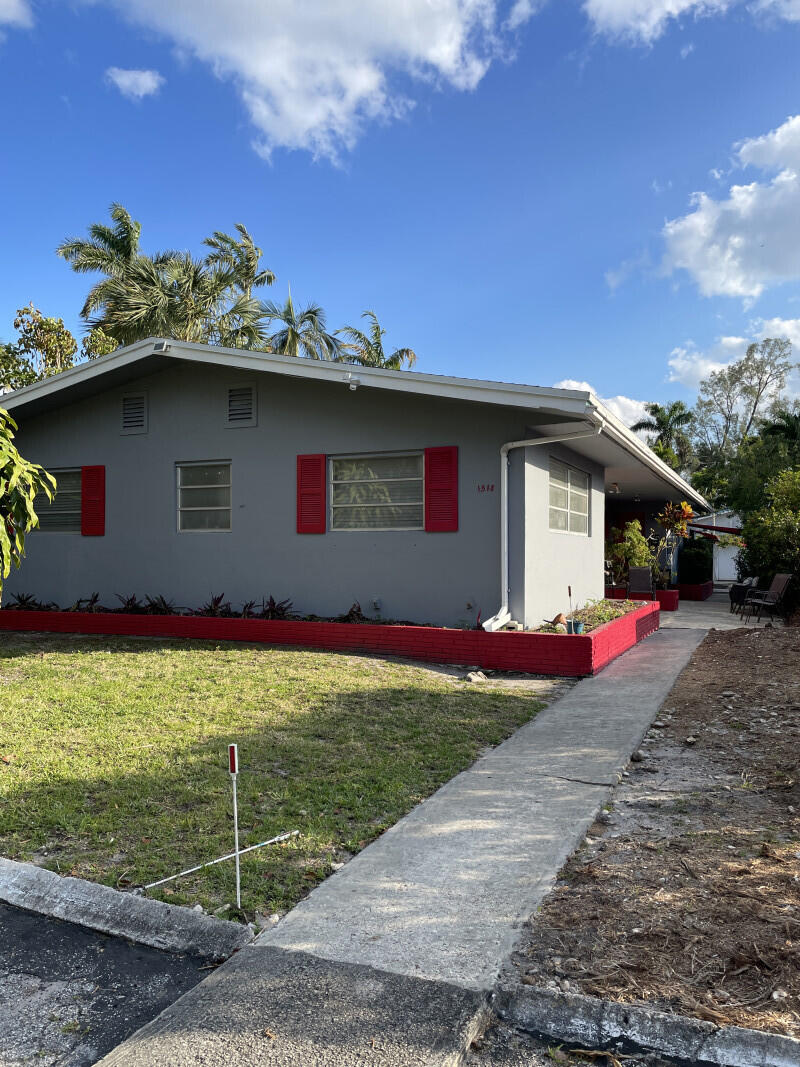 East of US 1. Remodeled Kitchen and Bathrooms. New Central AC. New Bedroom floors. Bike ride to beach or downtown. Ten minutes to the airport.