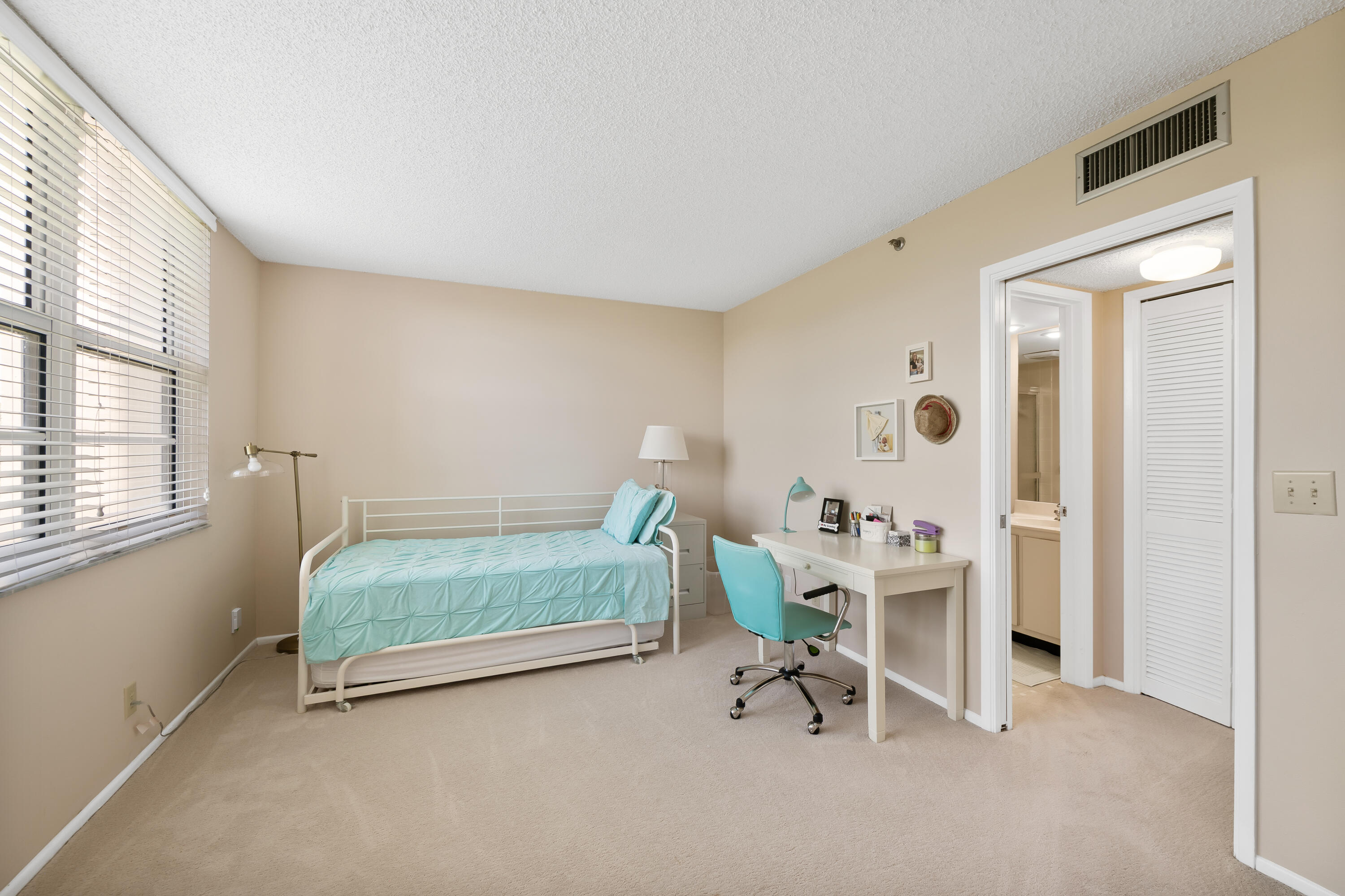 NO 112 PALM-AIRE COUNTRY CLUB - Residential