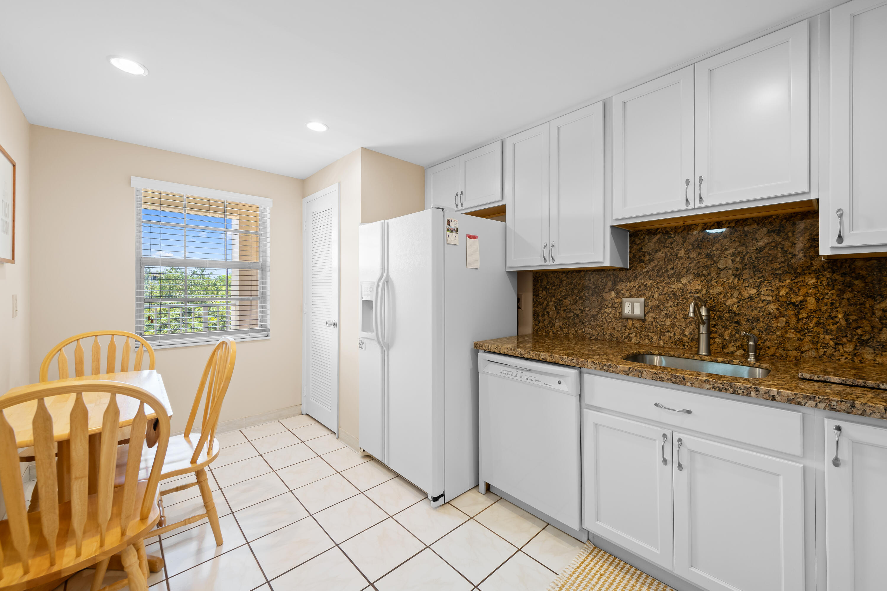NO 112 PALM-AIRE COUNTRY CLUB - Residential