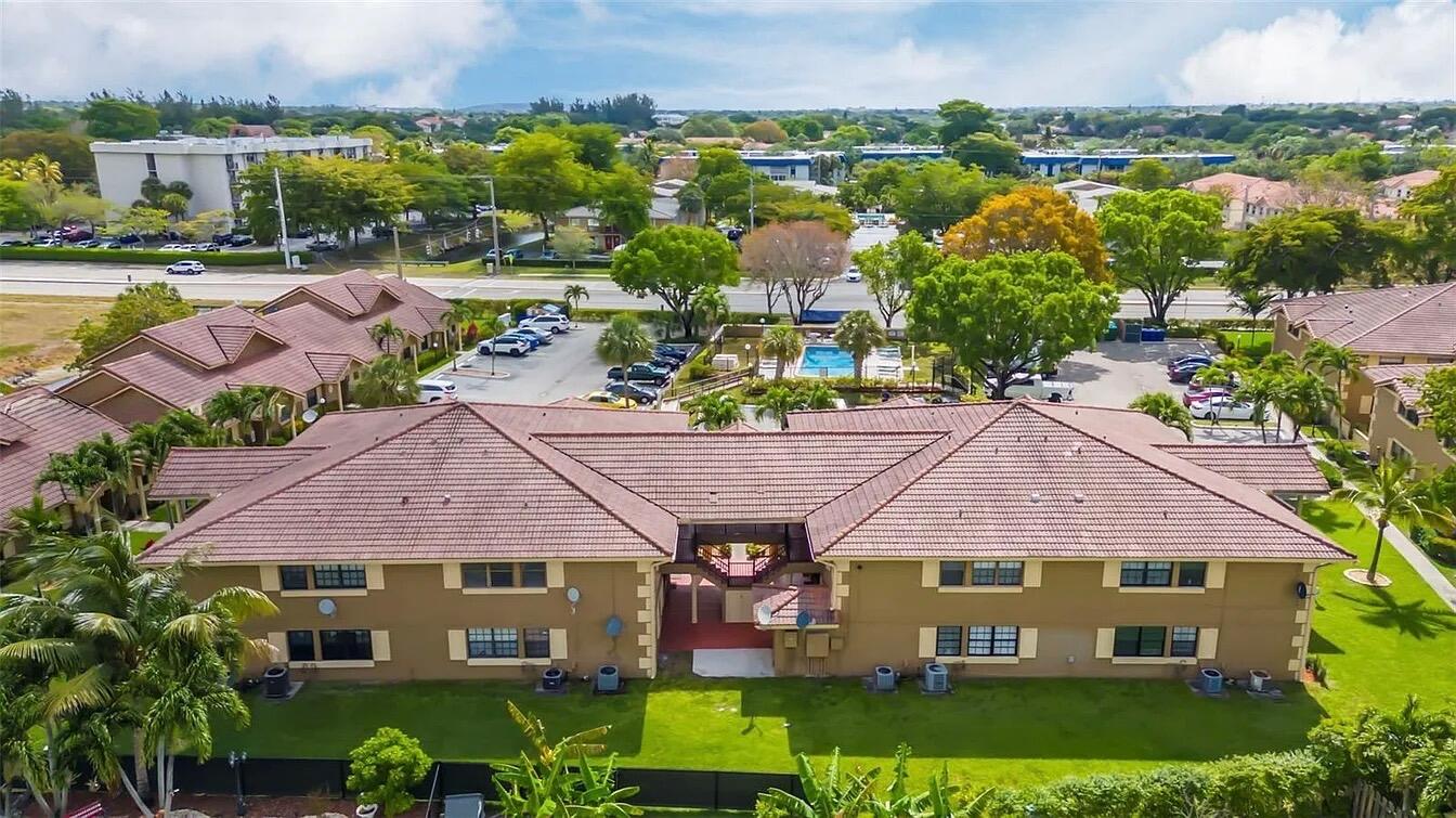 CORAL SPRINGS ESTATE TOWNHOMES - Residential