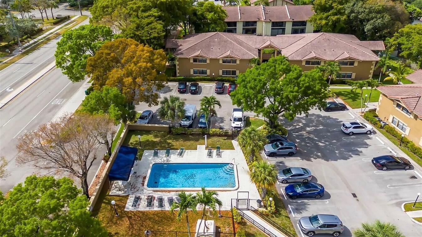 CORAL SPRINGS ESTATE TOWNHOMES - Residential