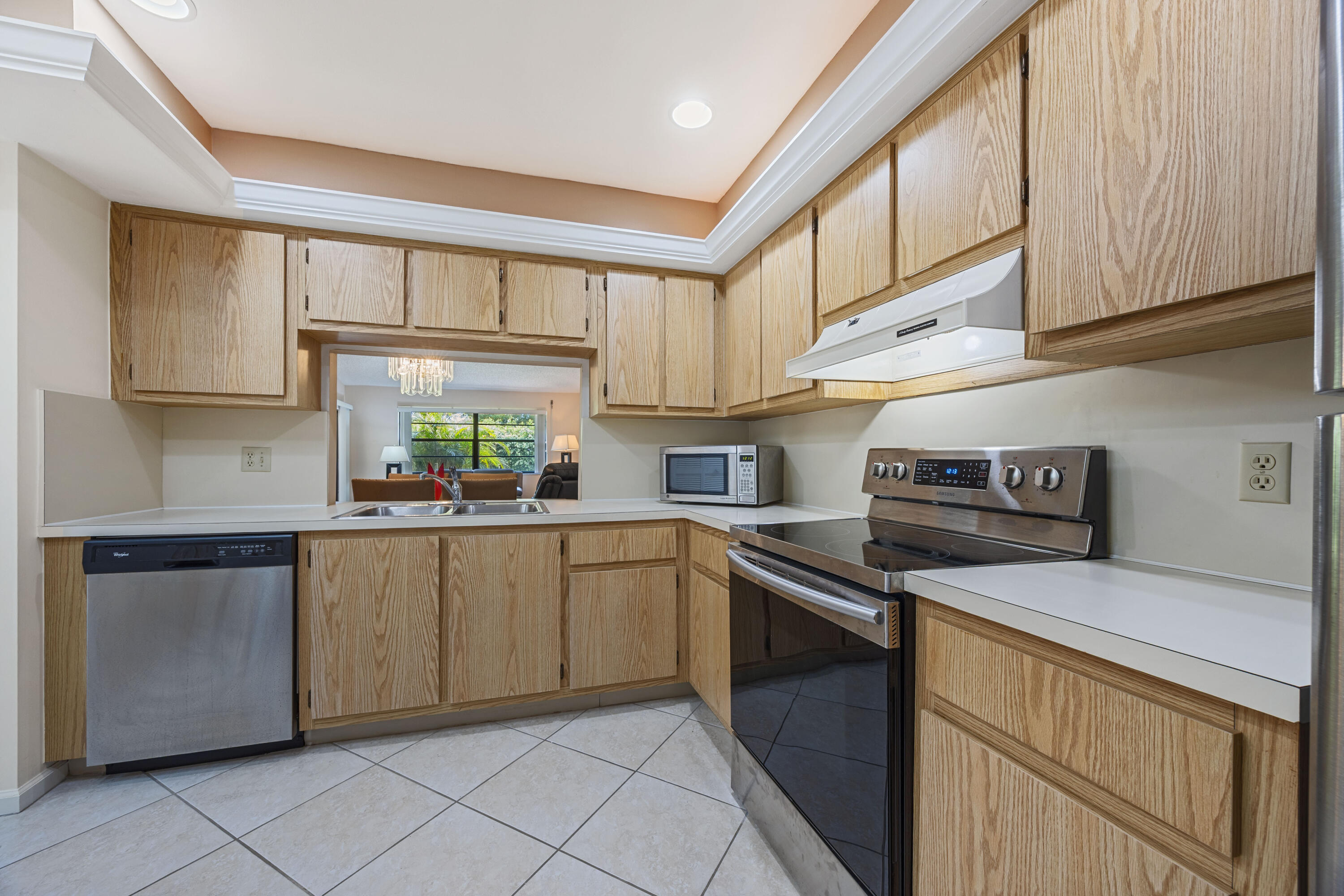 RIDGEPOINTE WOODS VILLAS - Residential