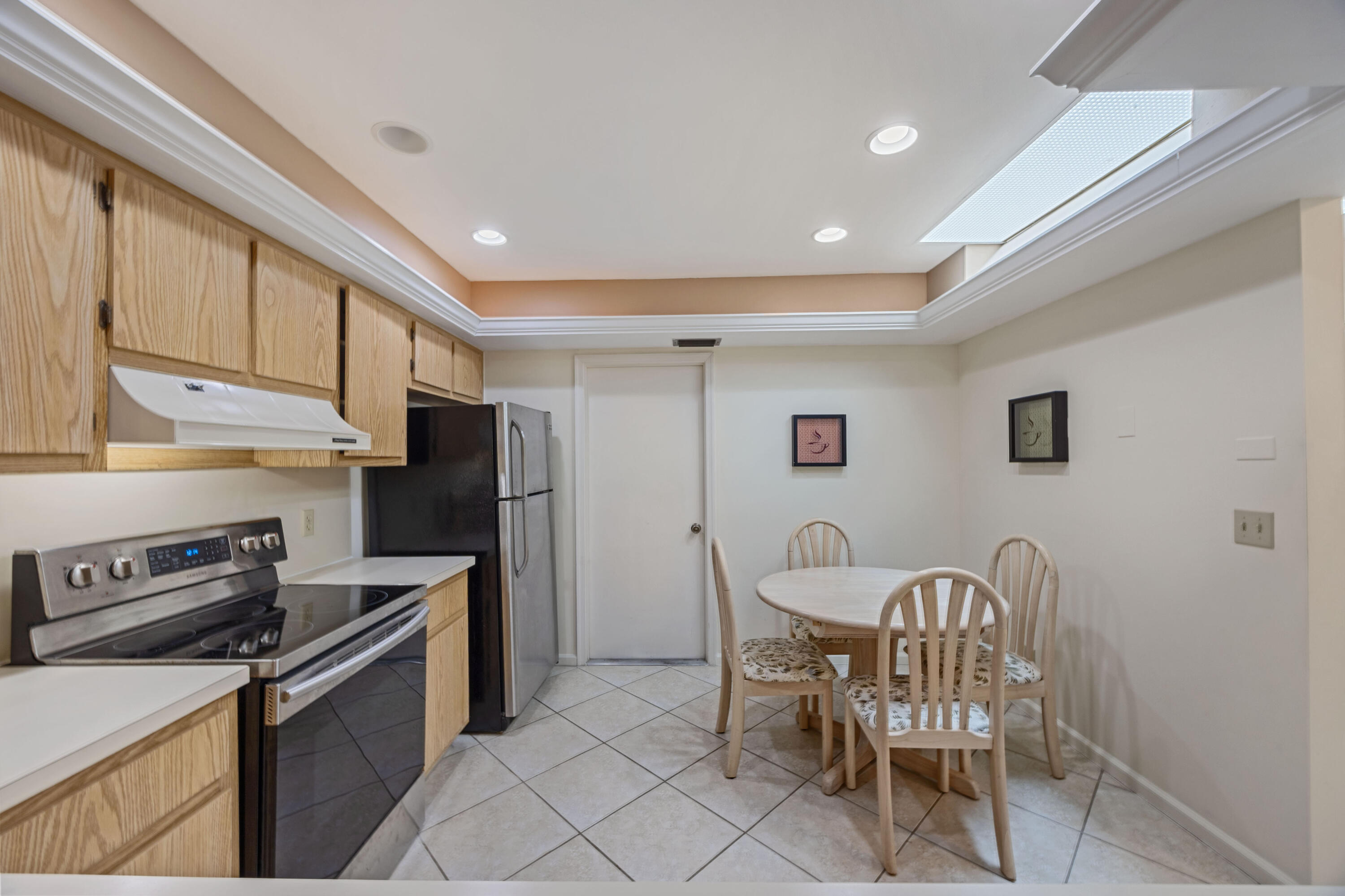 RIDGEPOINTE WOODS VILLAS - Residential