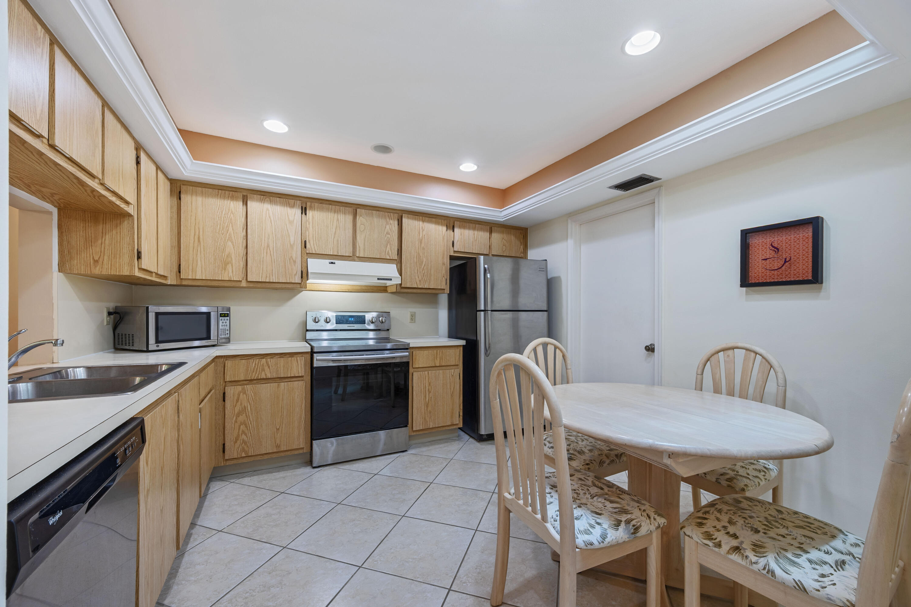 RIDGEPOINTE WOODS VILLAS - Residential
