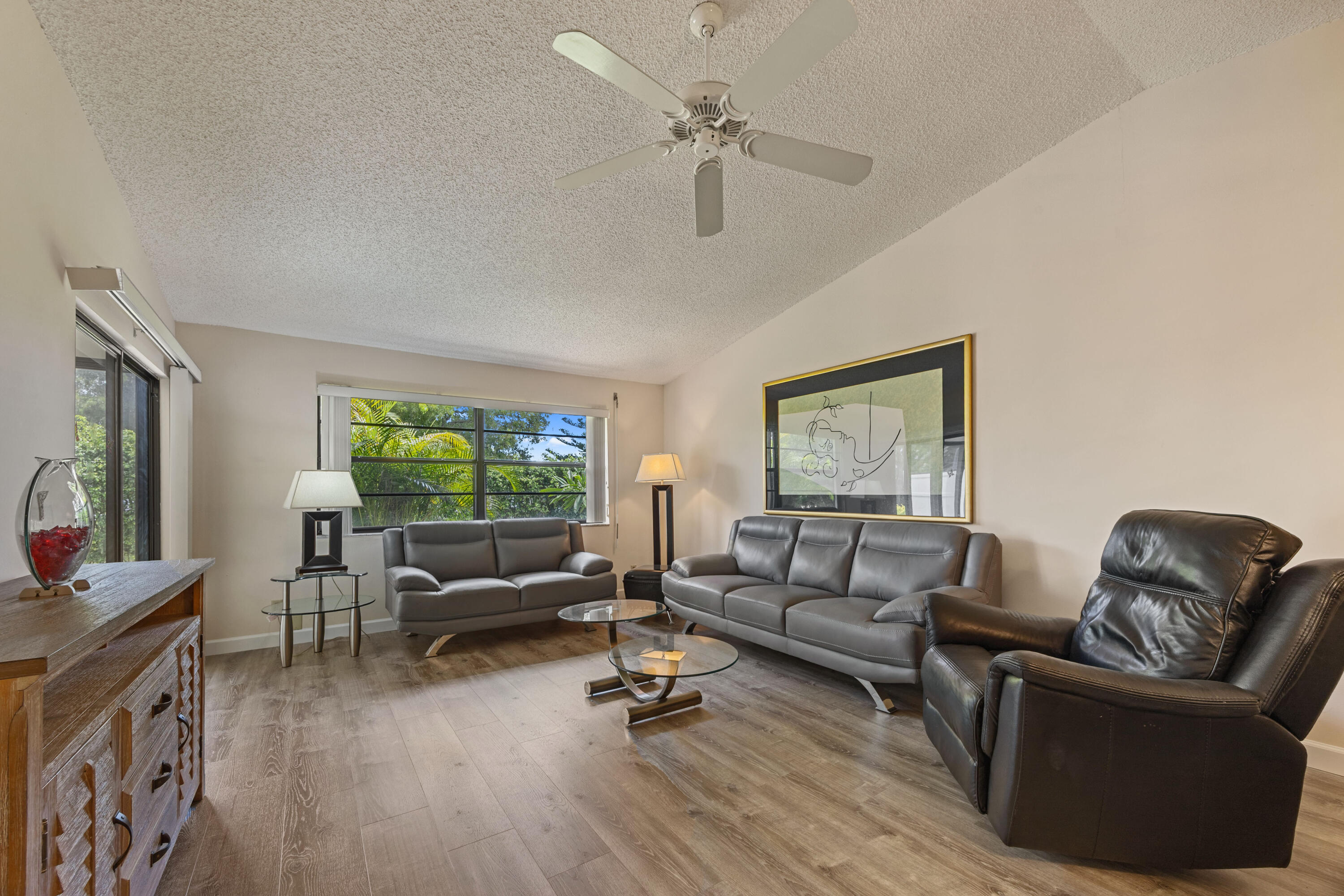 RIDGEPOINTE WOODS VILLAS - Residential