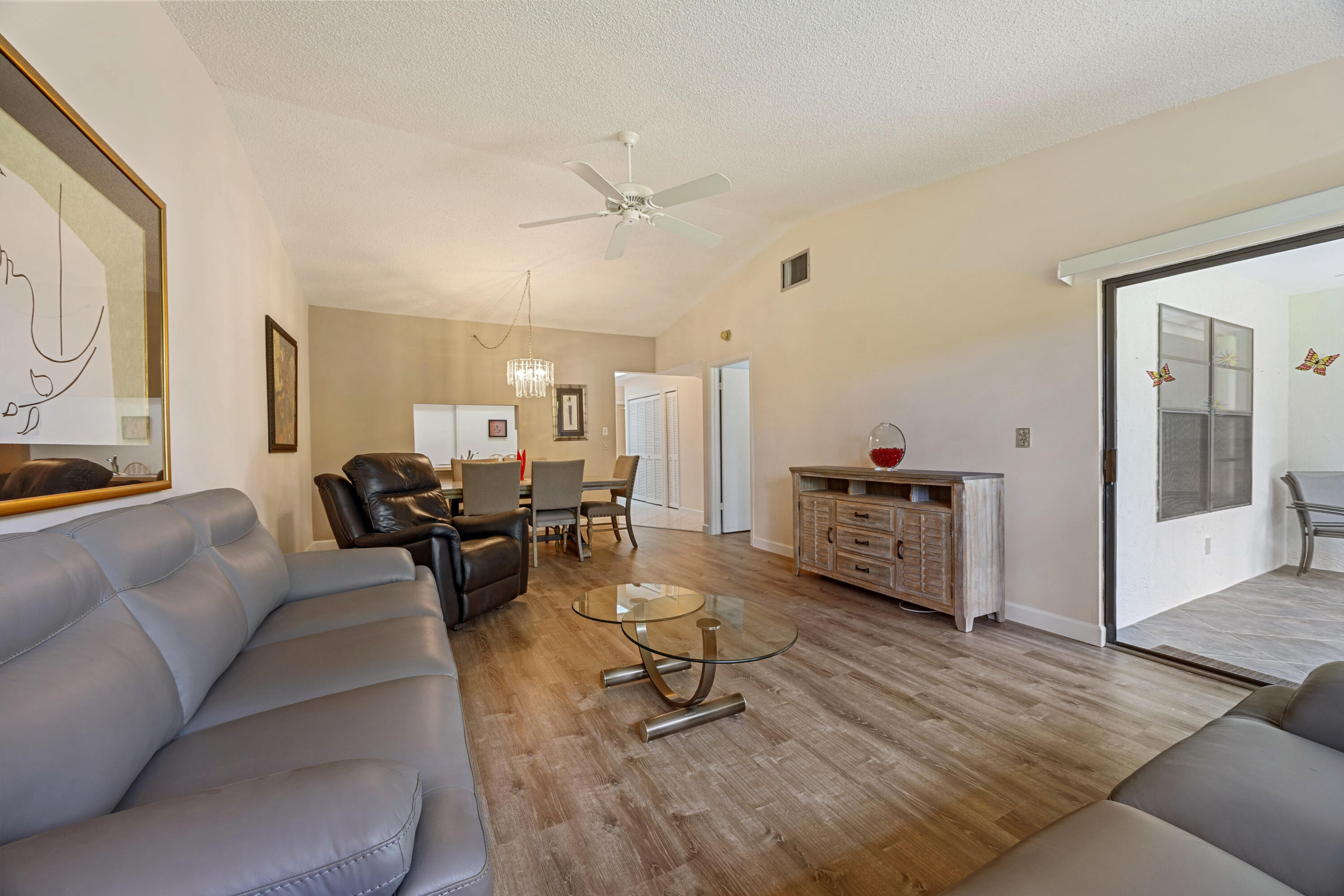RIDGEPOINTE WOODS VILLAS - Residential