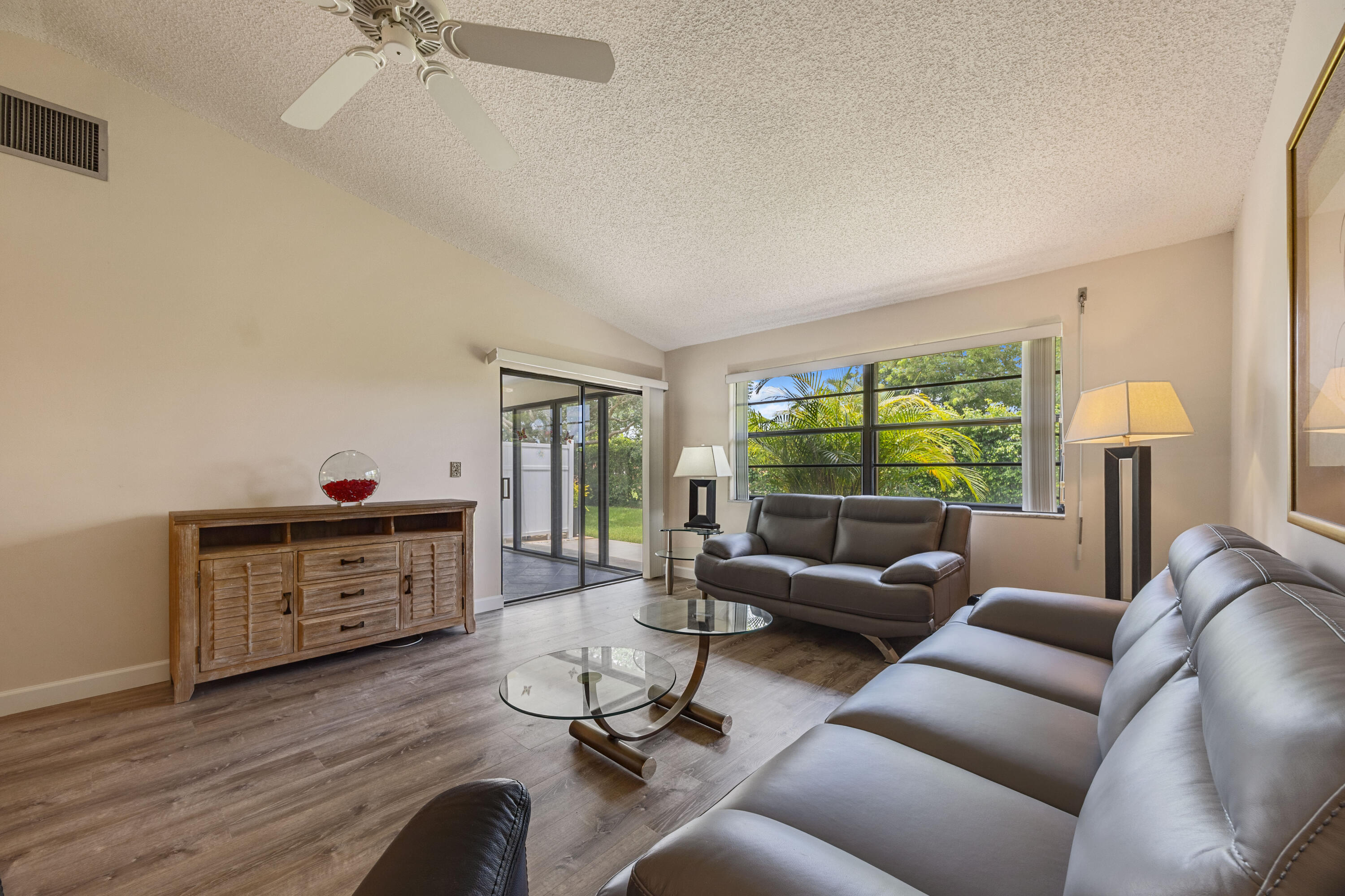 RIDGEPOINTE WOODS VILLAS - Residential