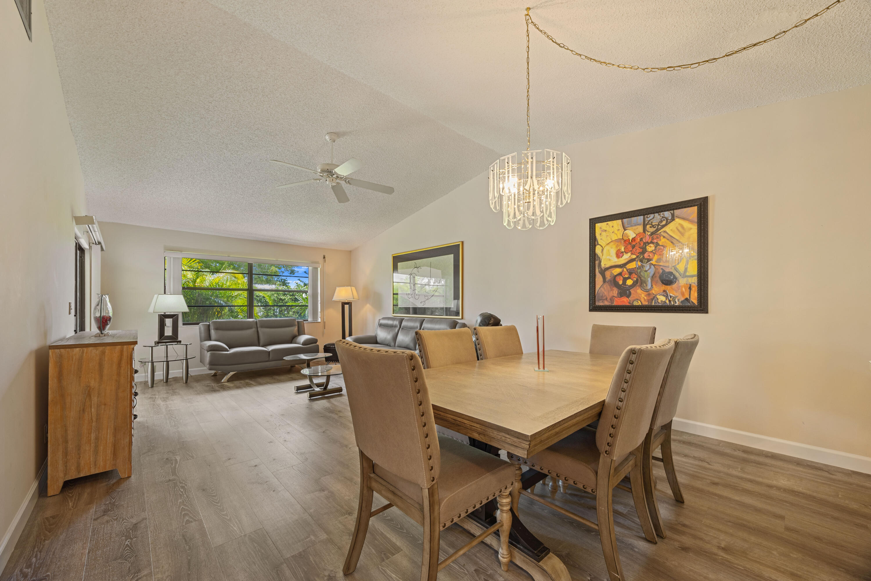 RIDGEPOINTE WOODS VILLAS - Residential