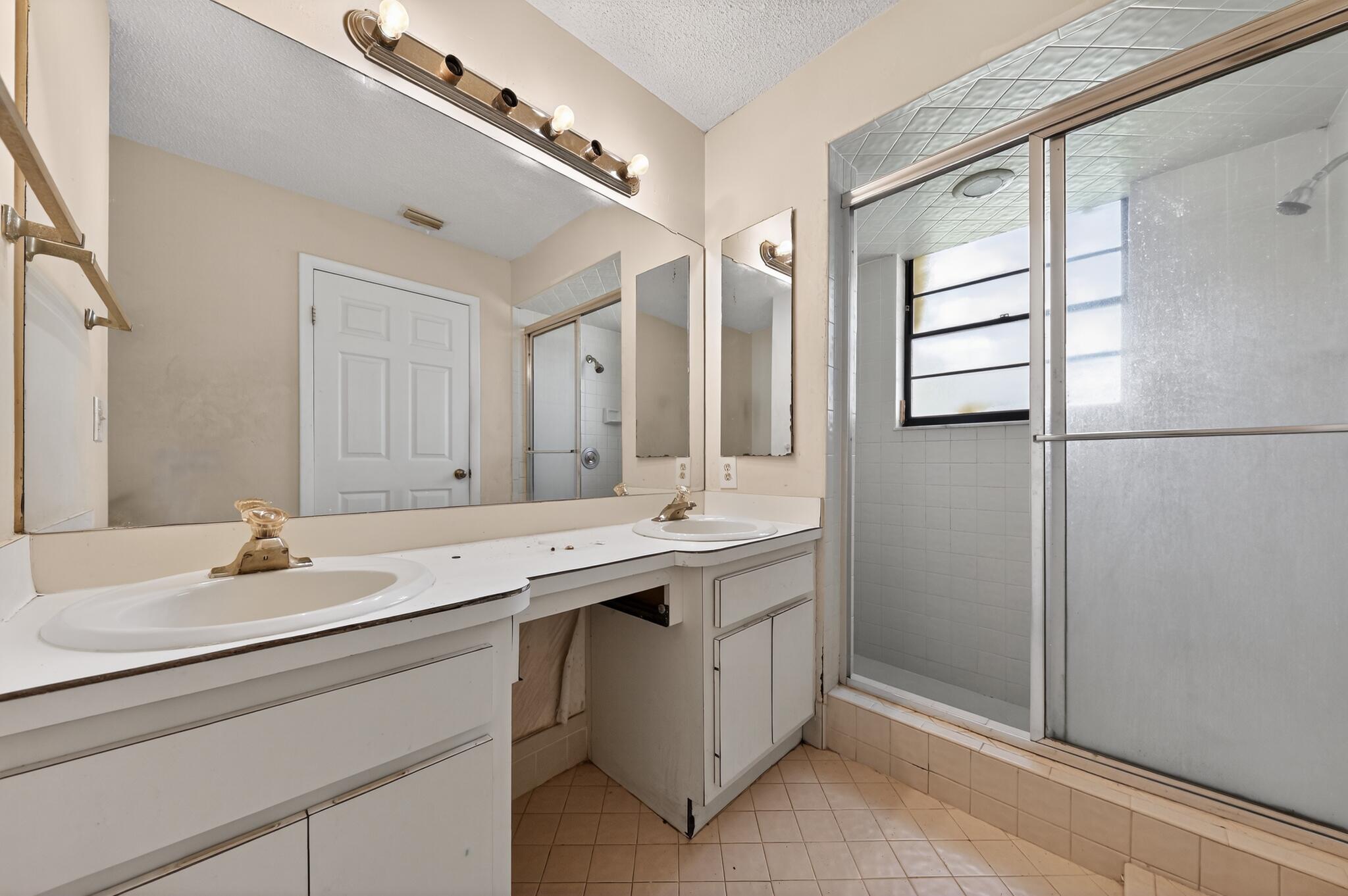 LAKES OF SHERBROOKE PH 4 - Residential