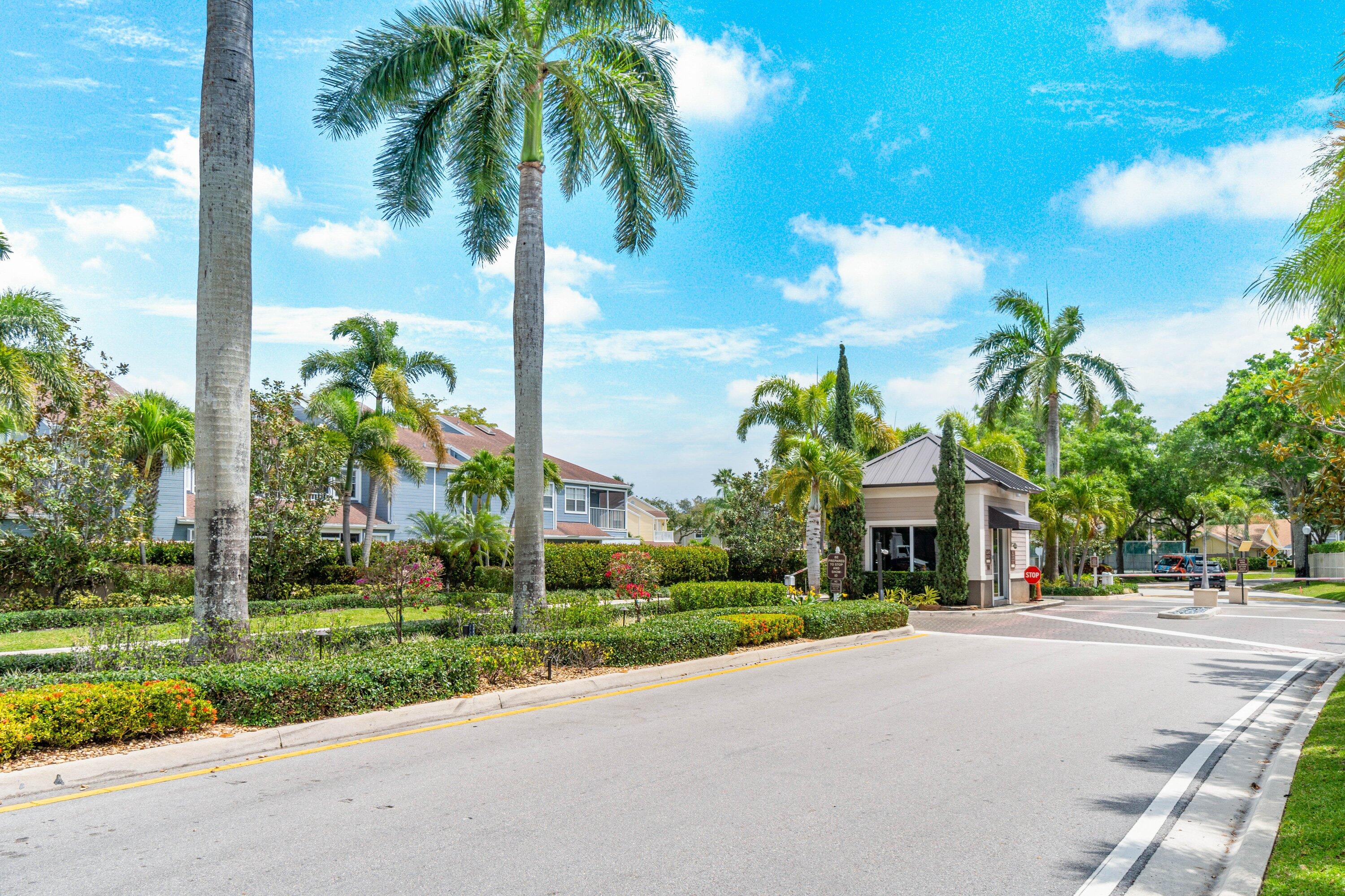 CARRIAGE HOUSES OF FAIRFIELD AT BOCA - Residential