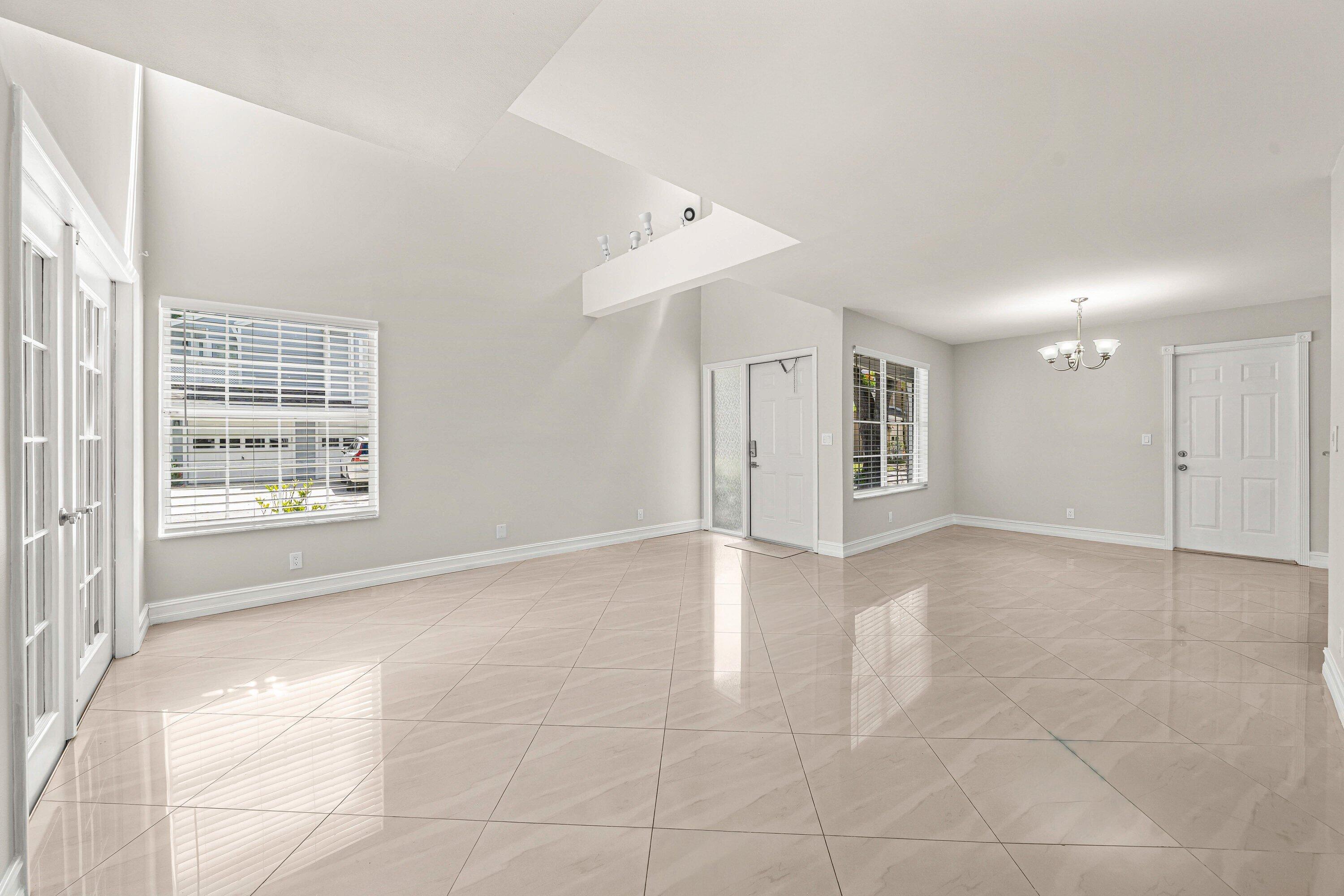 CARRIAGE HOUSES OF FAIRFIELD AT BOCA - Residential