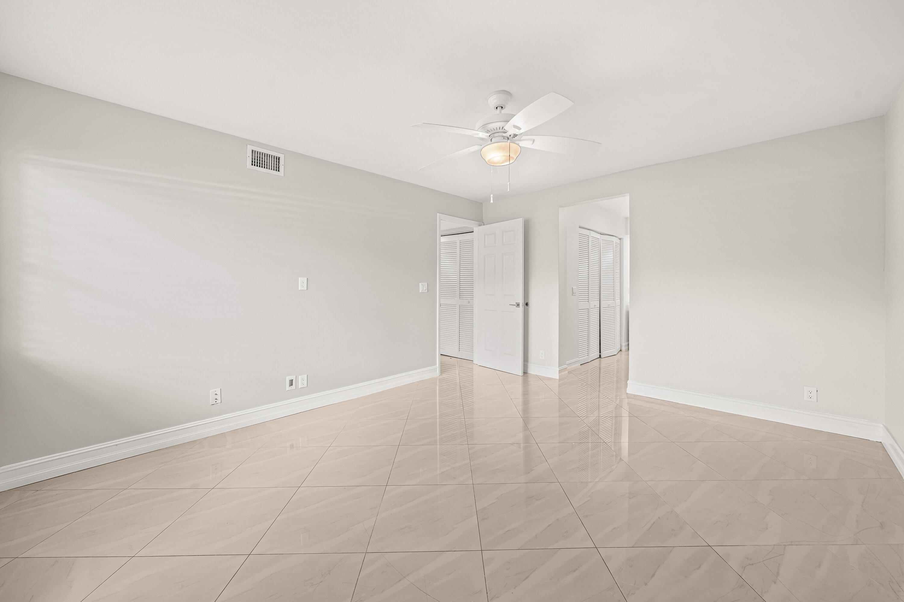 CARRIAGE HOUSES OF FAIRFIELD AT BOCA - Residential