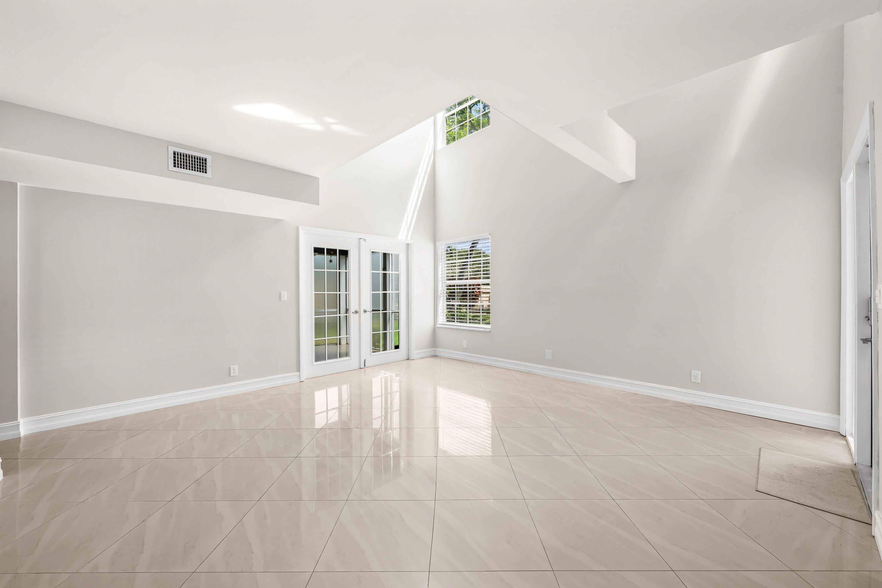 CARRIAGE HOUSES OF FAIRFIELD AT BOCA - Residential