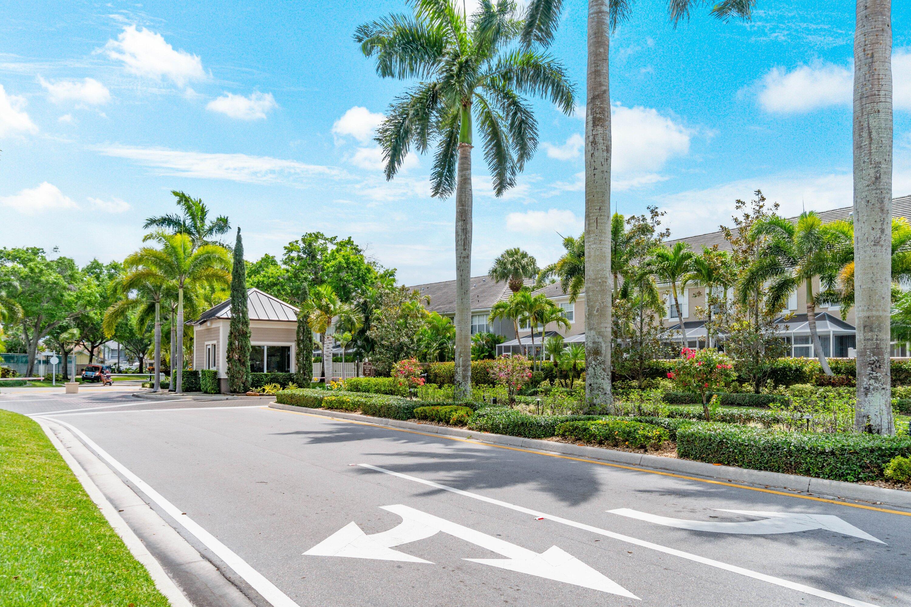 CARRIAGE HOUSES OF FAIRFIELD AT BOCA - Residential