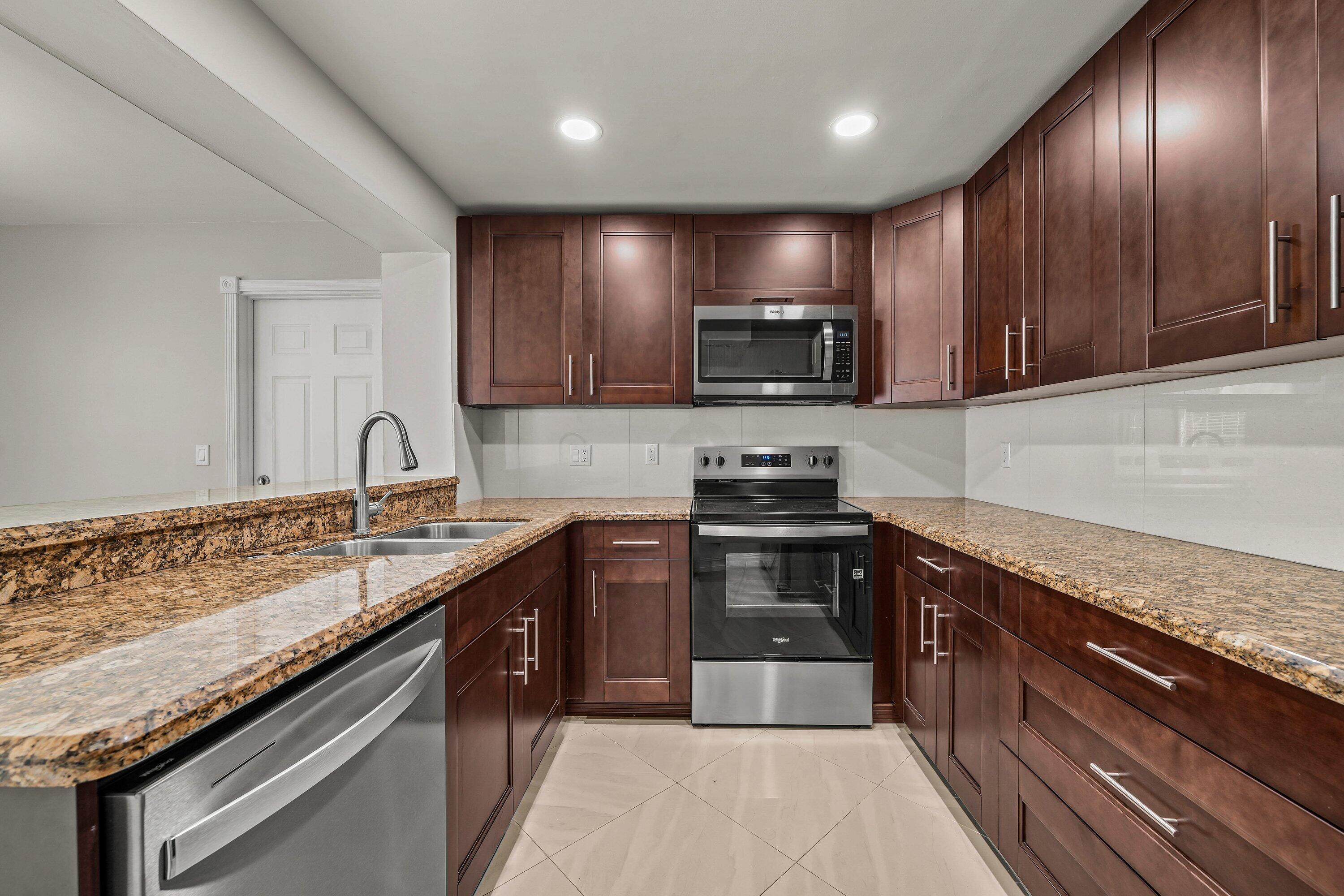 CARRIAGE HOUSES OF FAIRFIELD AT BOCA - Residential