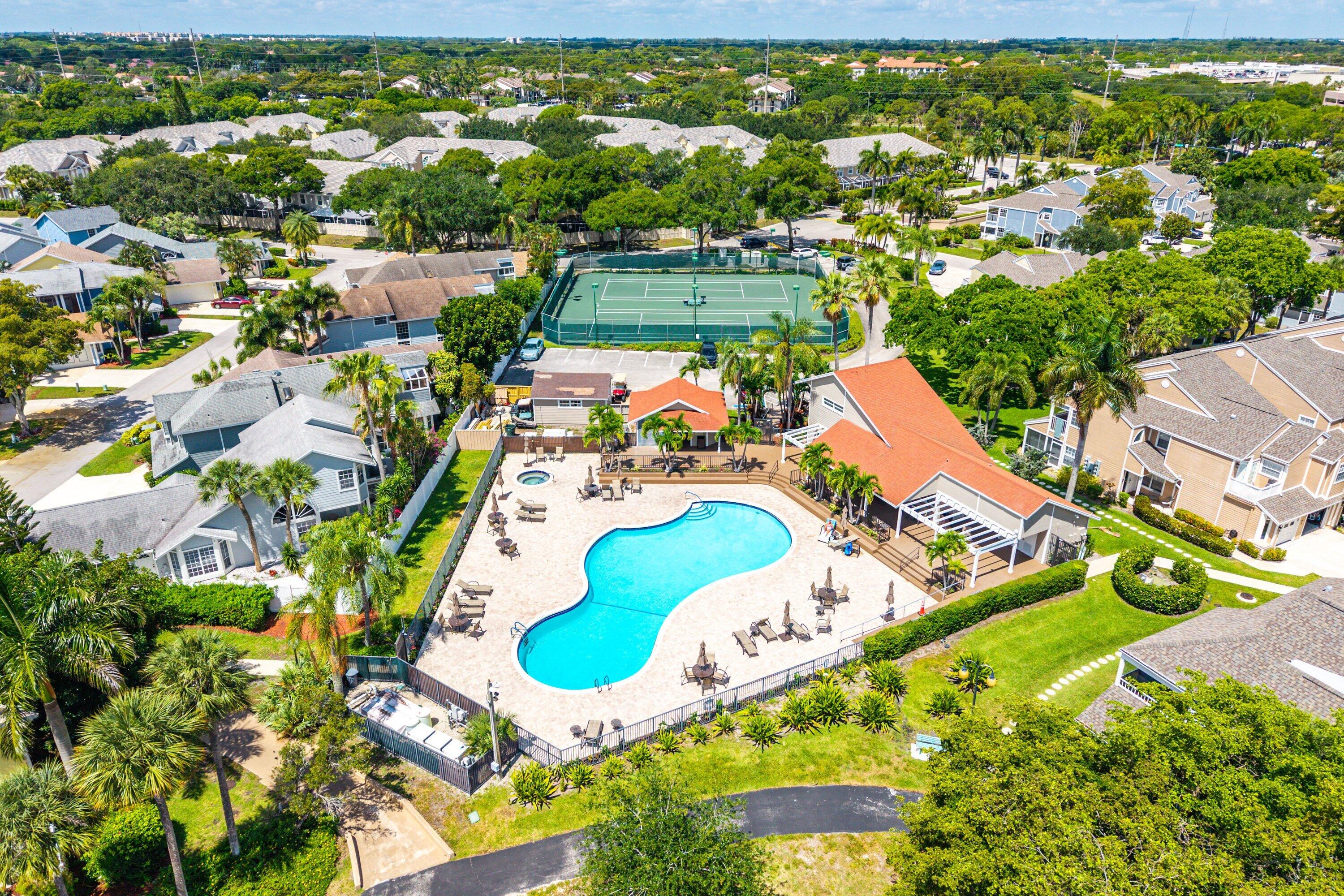 CARRIAGE HOUSES OF FAIRFIELD AT BOCA - Residential