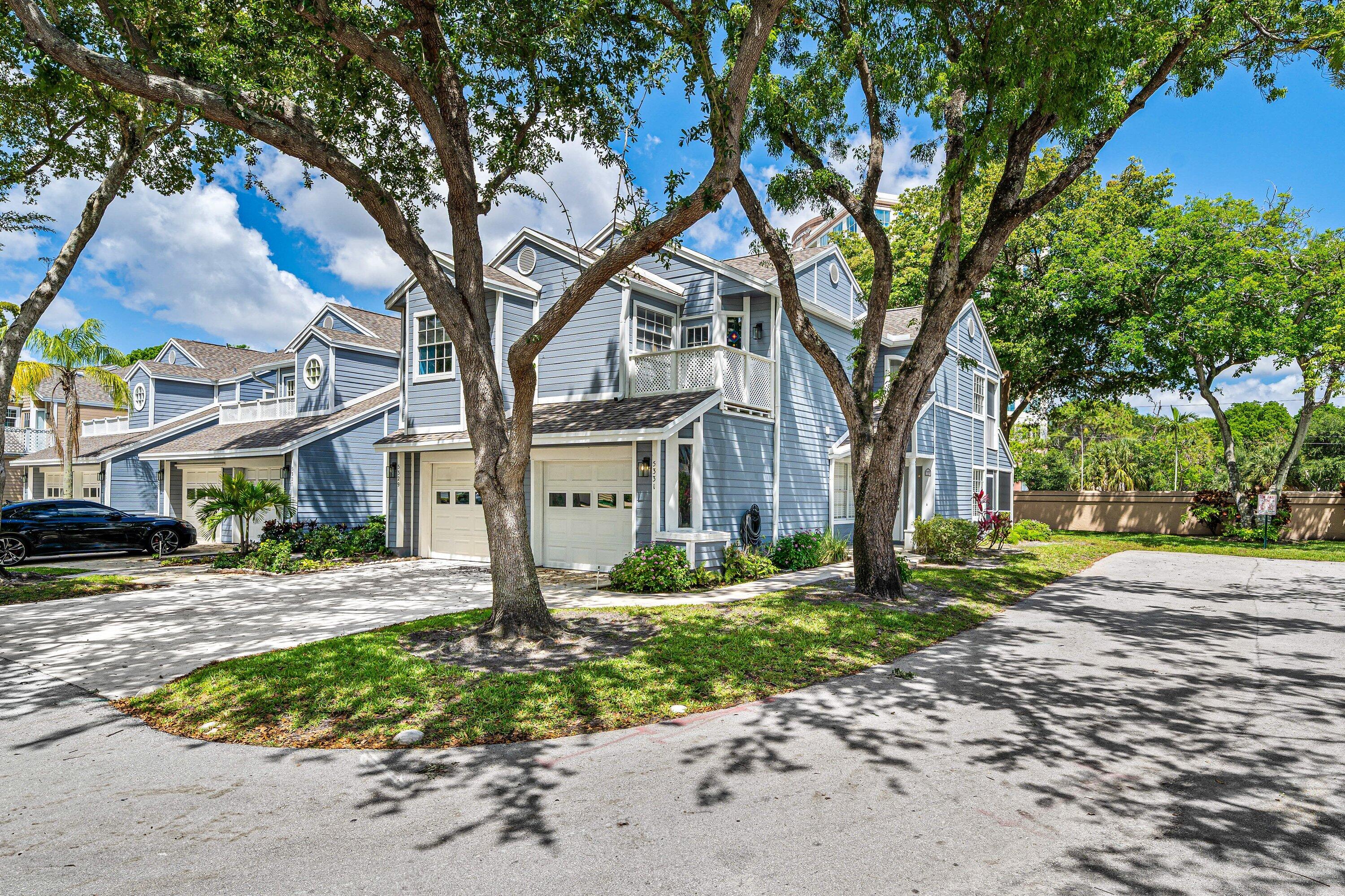 CARRIAGE HOUSES OF FAIRFIELD AT BOCA - Residential
