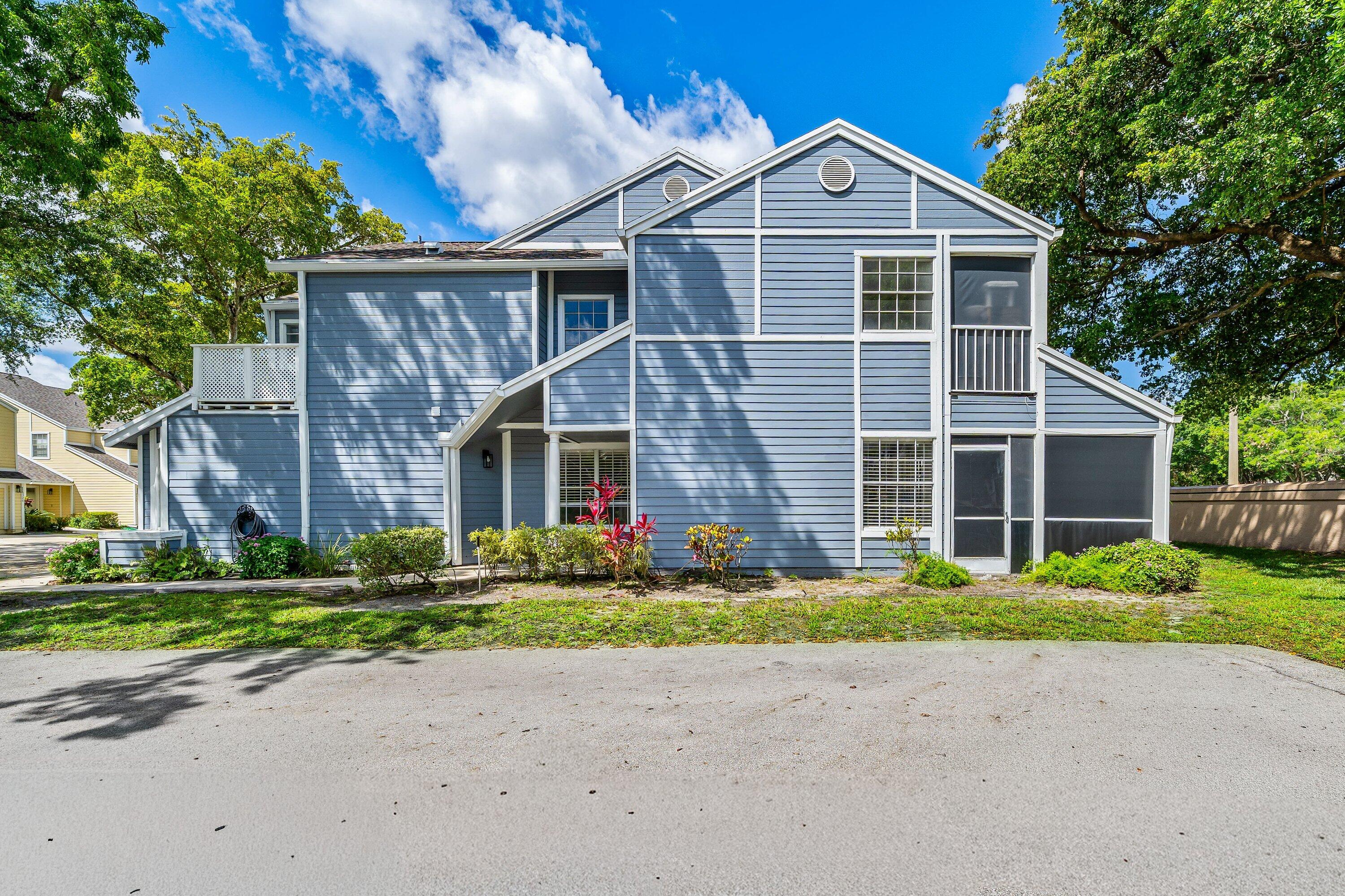 CARRIAGE HOUSES OF FAIRFIELD AT BOCA - Residential