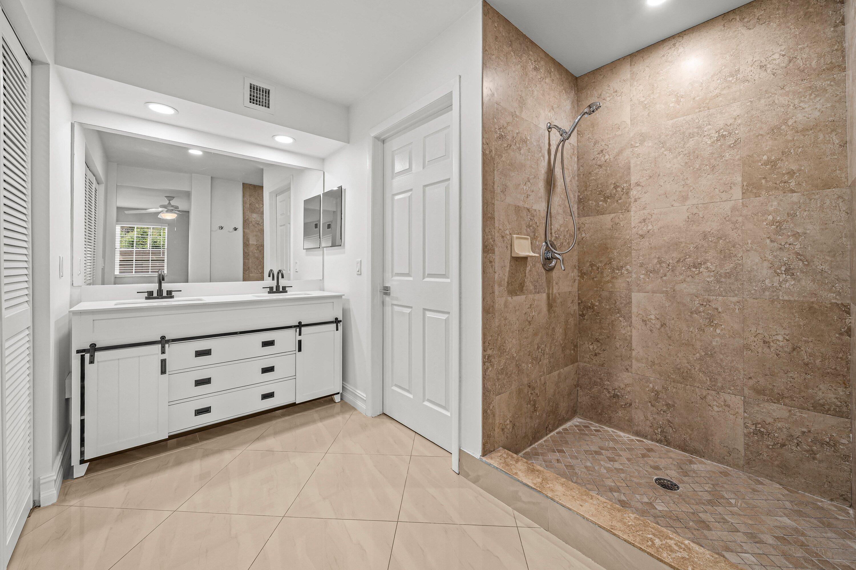 CARRIAGE HOUSES OF FAIRFIELD AT BOCA - Residential