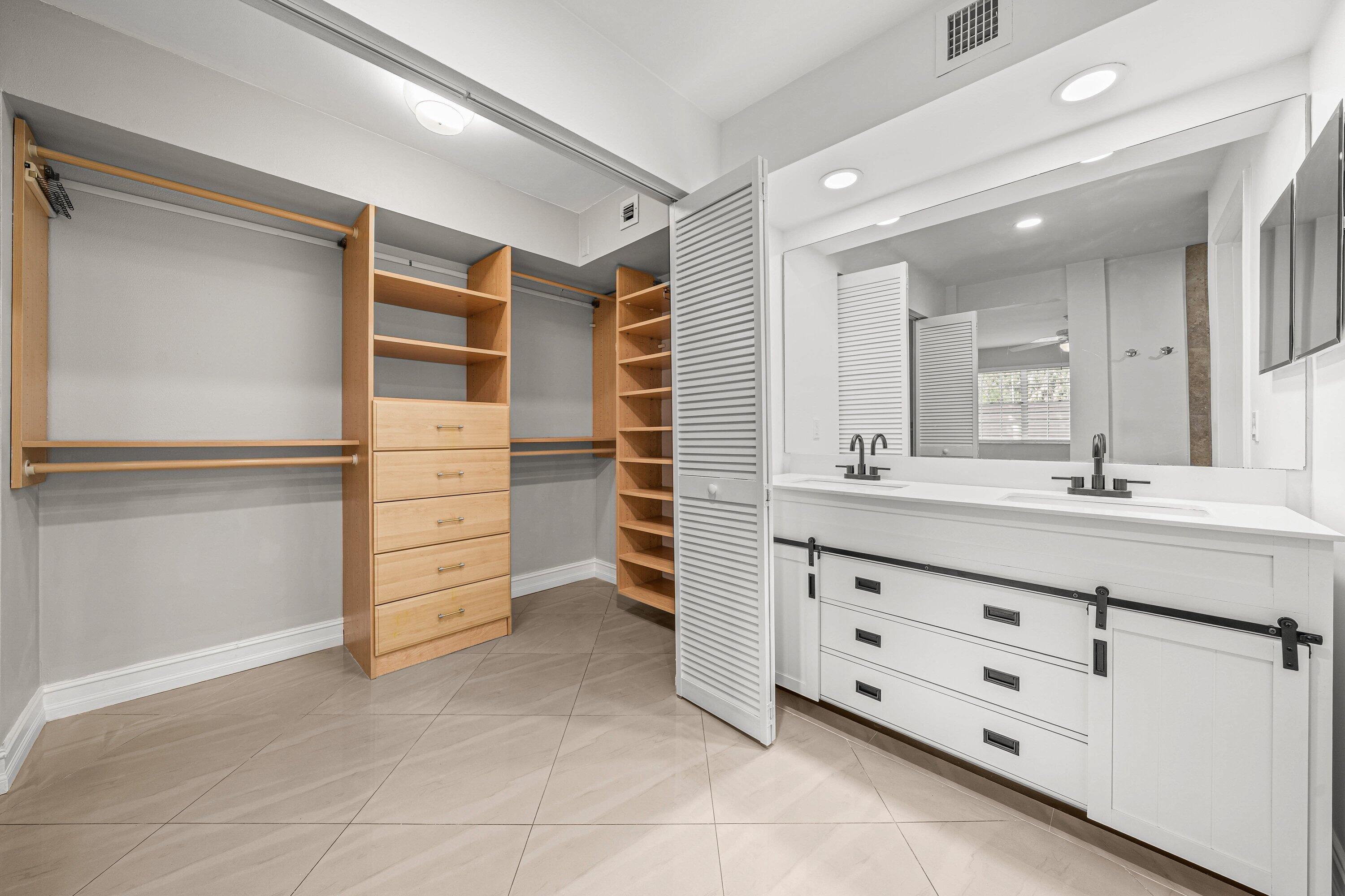 CARRIAGE HOUSES OF FAIRFIELD AT BOCA - Residential