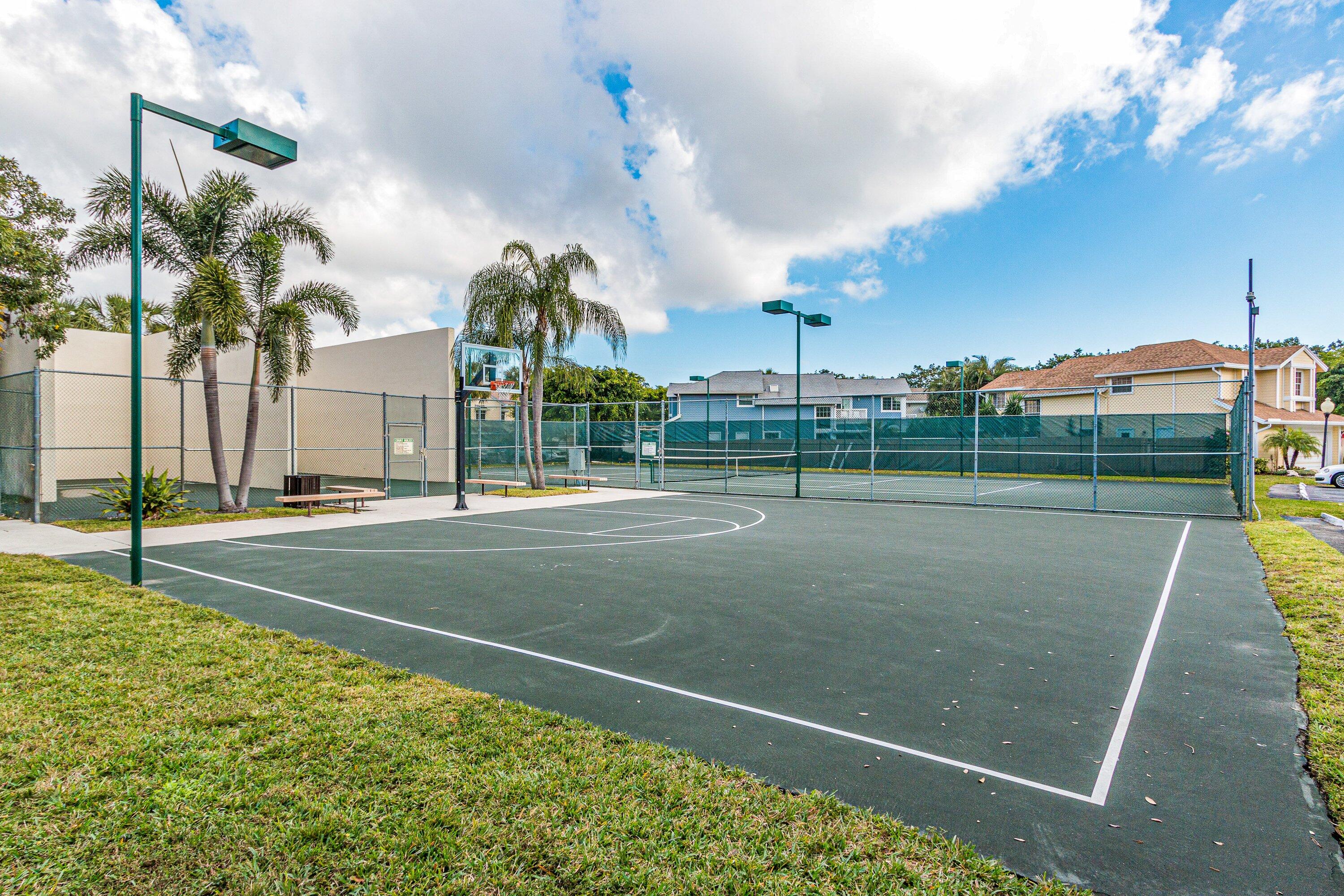 CARRIAGE HOUSES OF FAIRFIELD AT BOCA - Residential