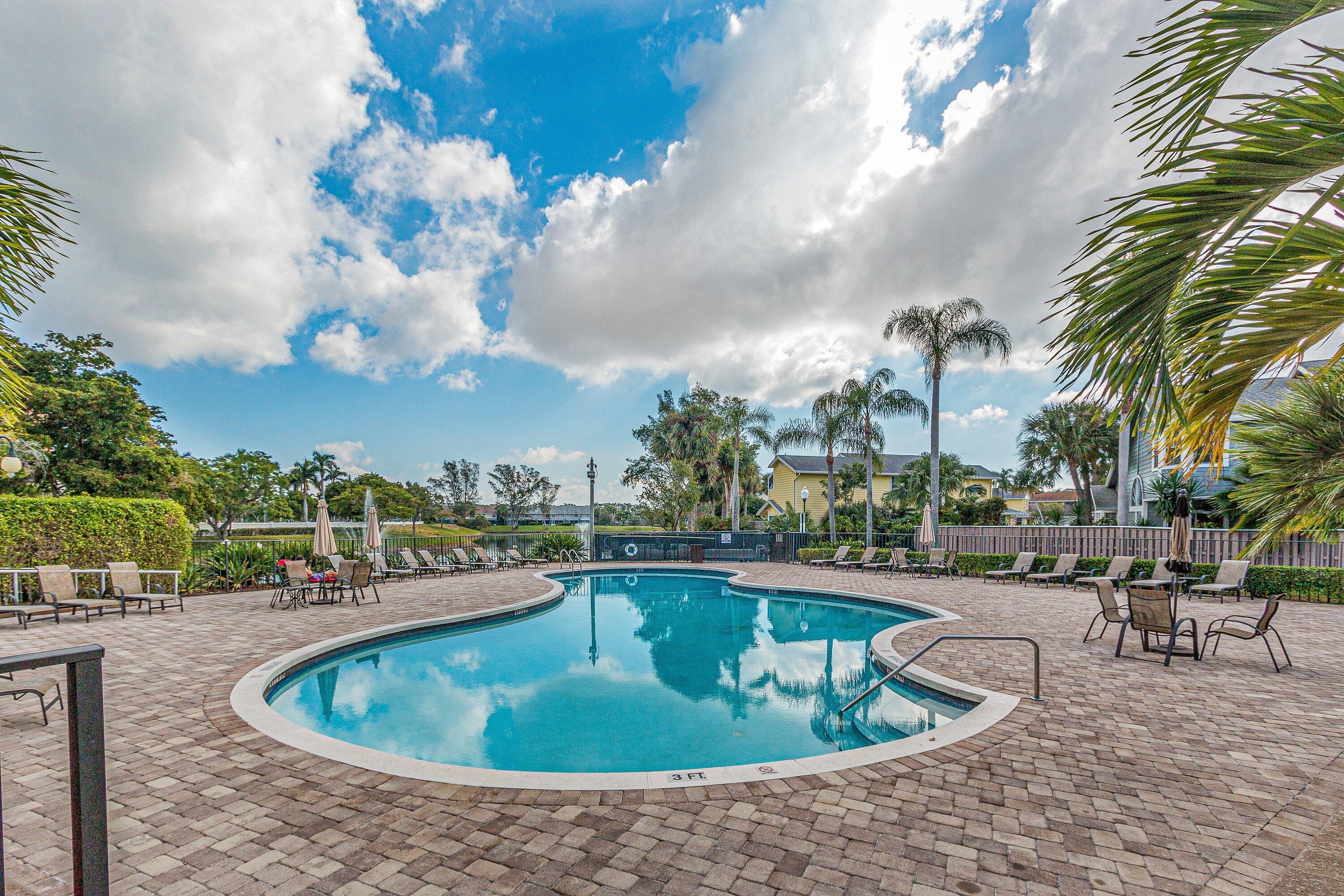 CARRIAGE HOUSES OF FAIRFIELD AT BOCA - Residential