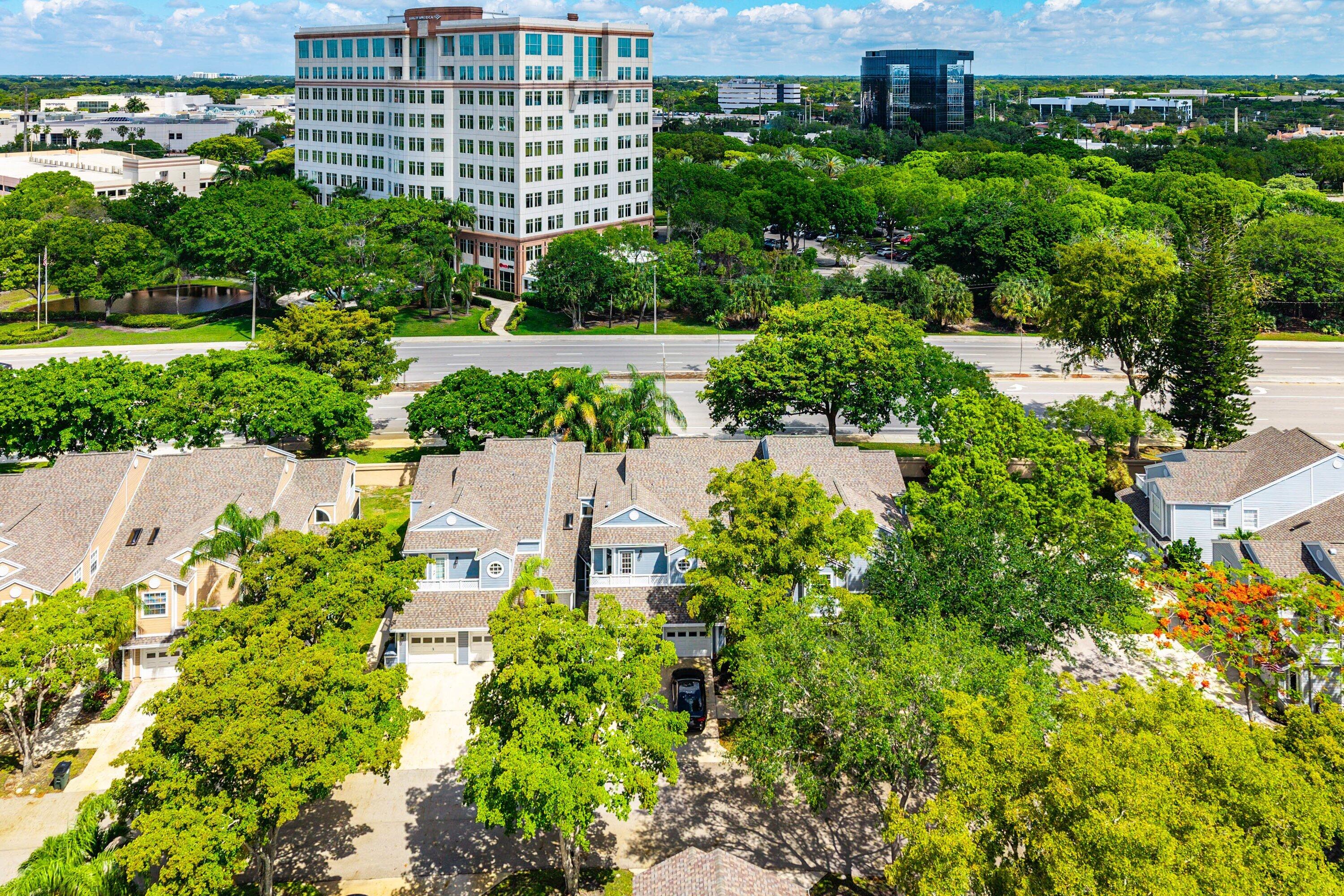 CARRIAGE HOUSES OF FAIRFIELD AT BOCA - Residential