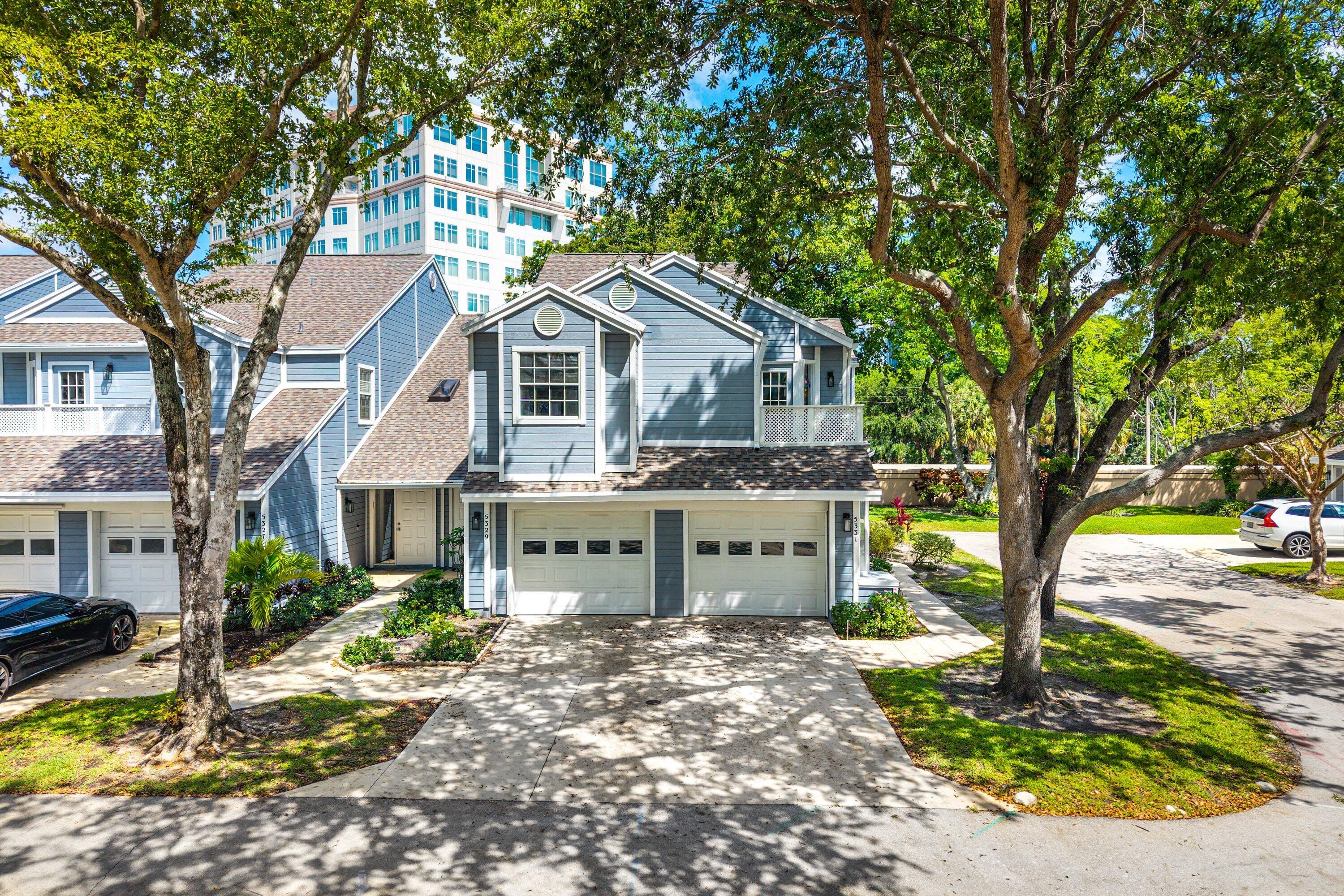 CARRIAGE HOUSES OF FAIRFIELD AT BOCA - Residential