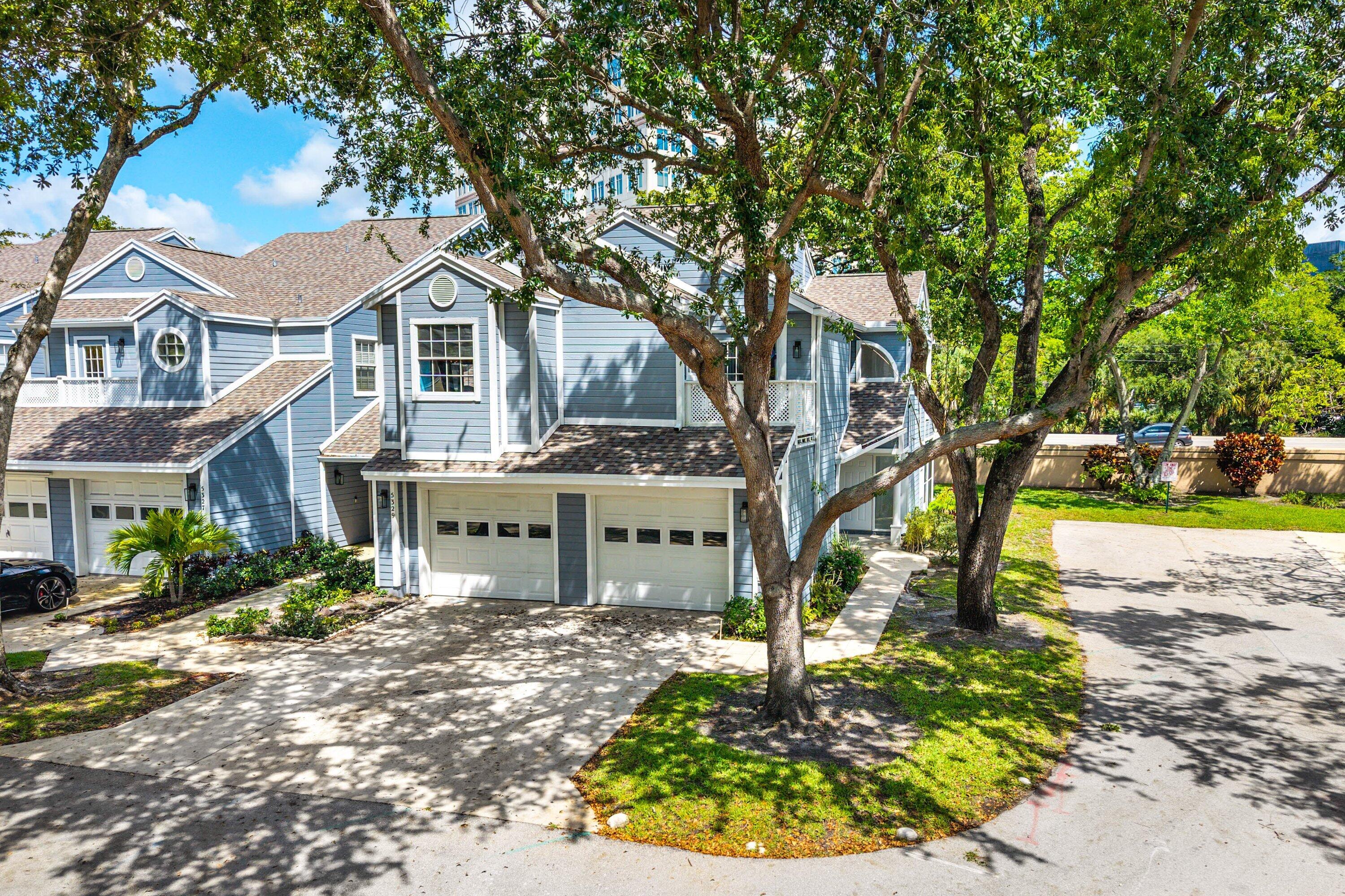 CARRIAGE HOUSES OF FAIRFIELD AT BOCA - Residential