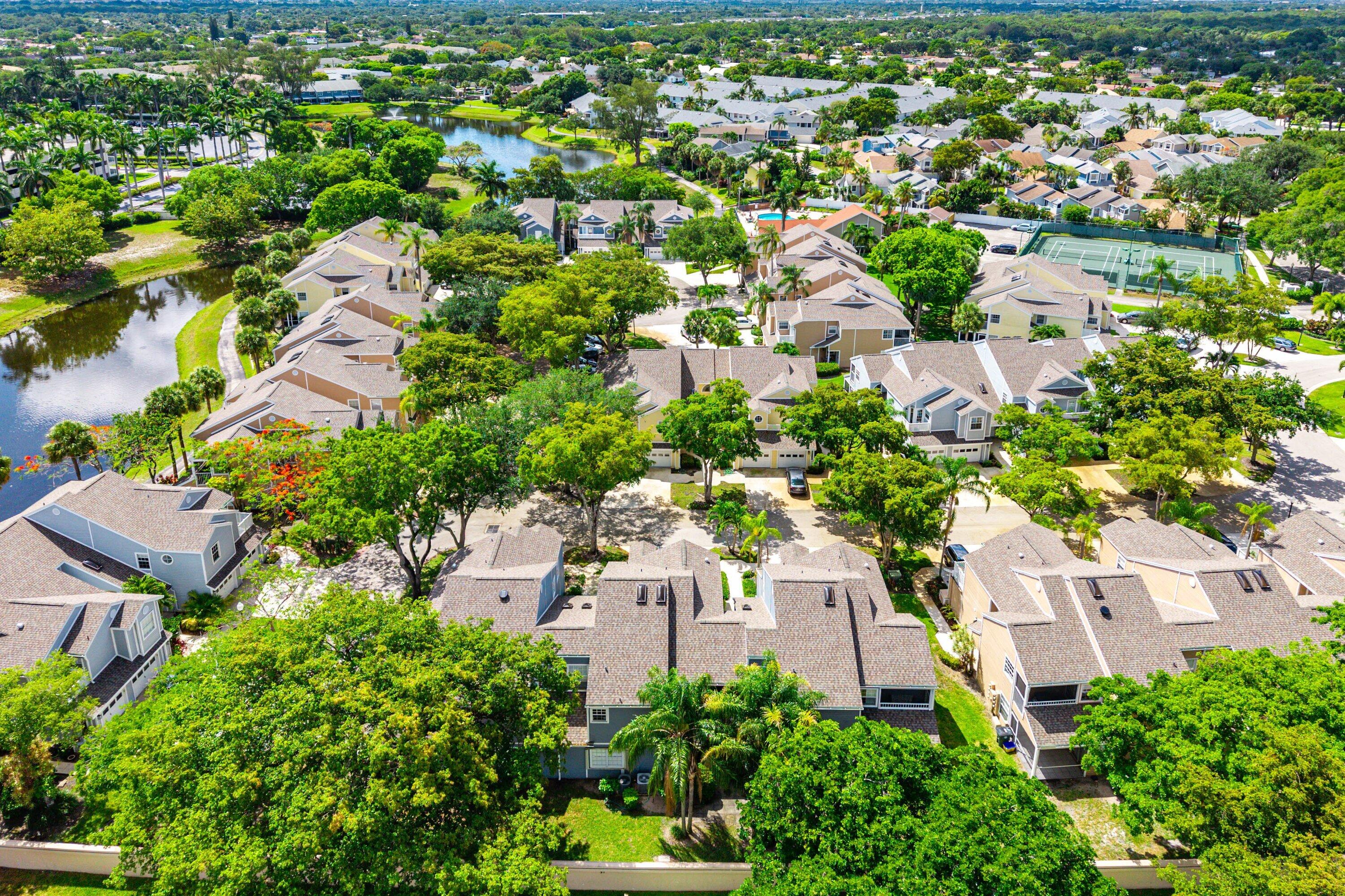 CARRIAGE HOUSES OF FAIRFIELD AT BOCA - Residential