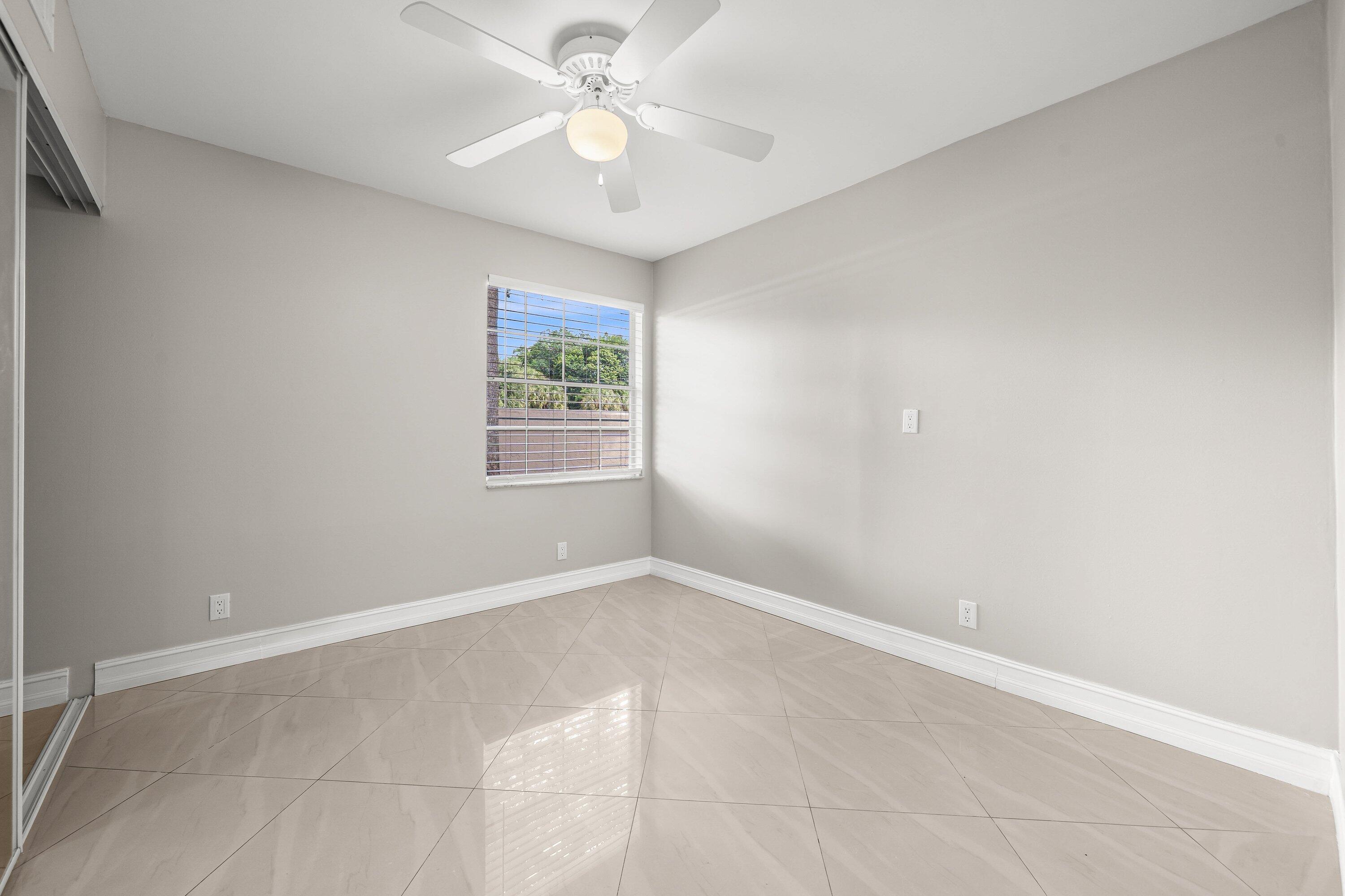 CARRIAGE HOUSES OF FAIRFIELD AT BOCA - Residential