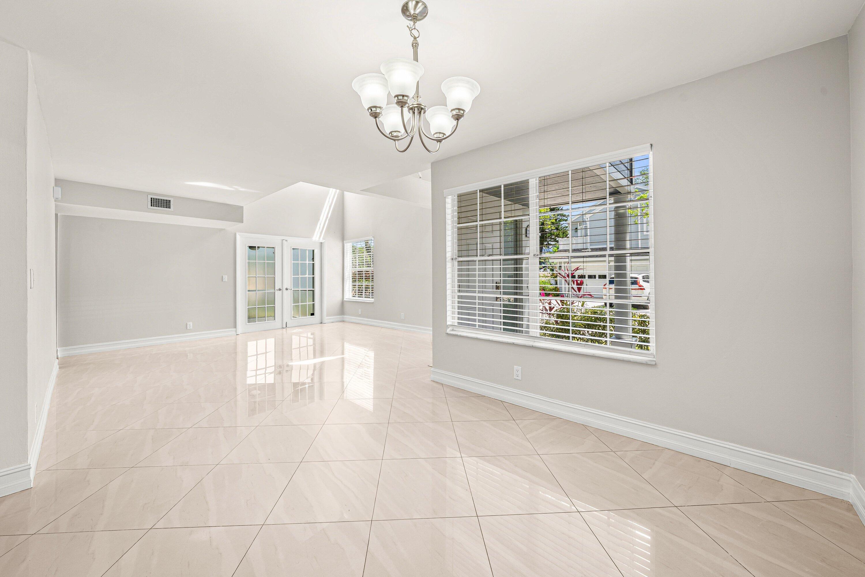 CARRIAGE HOUSES OF FAIRFIELD AT BOCA - Residential
