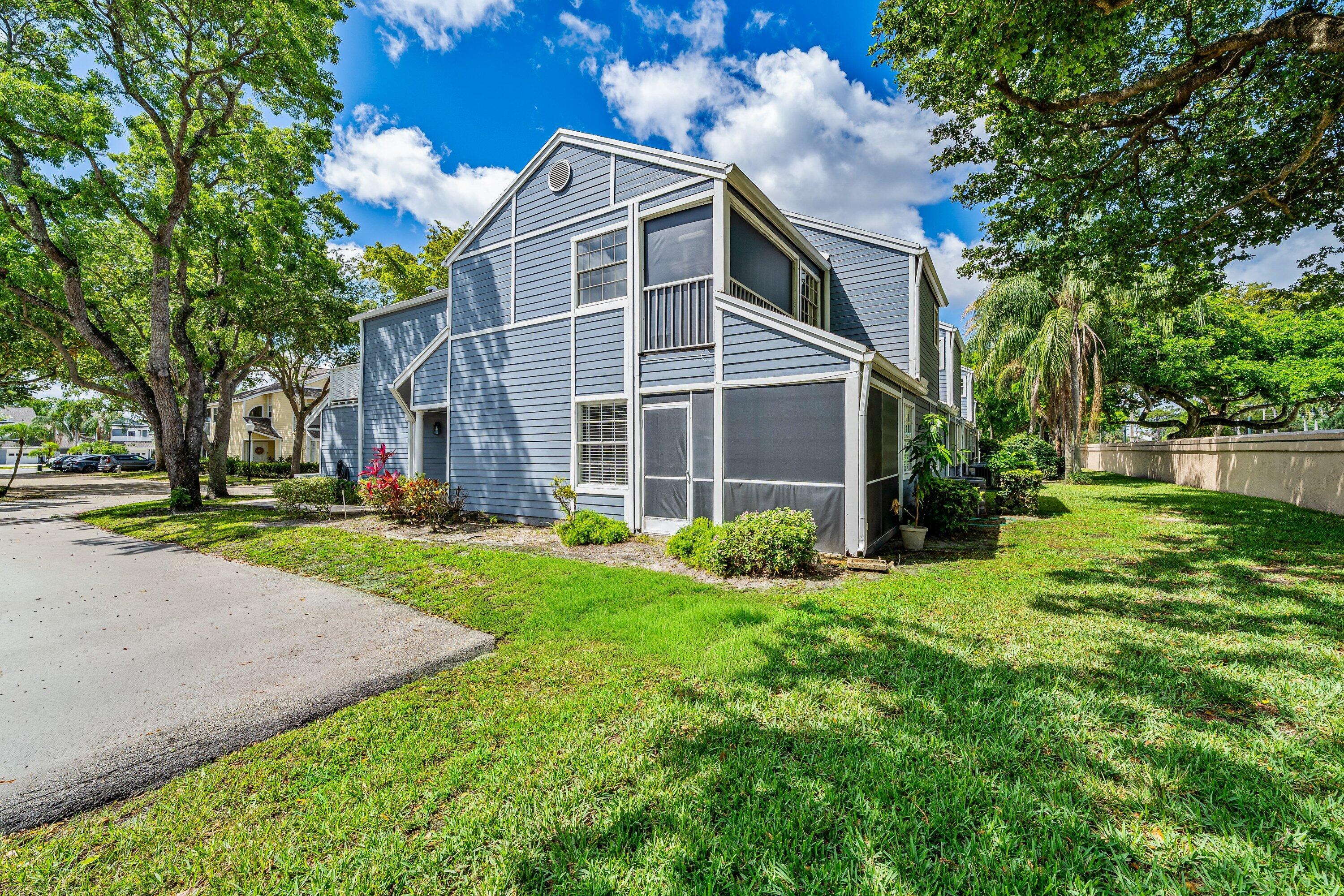 CARRIAGE HOUSES OF FAIRFIELD AT BOCA - Residential