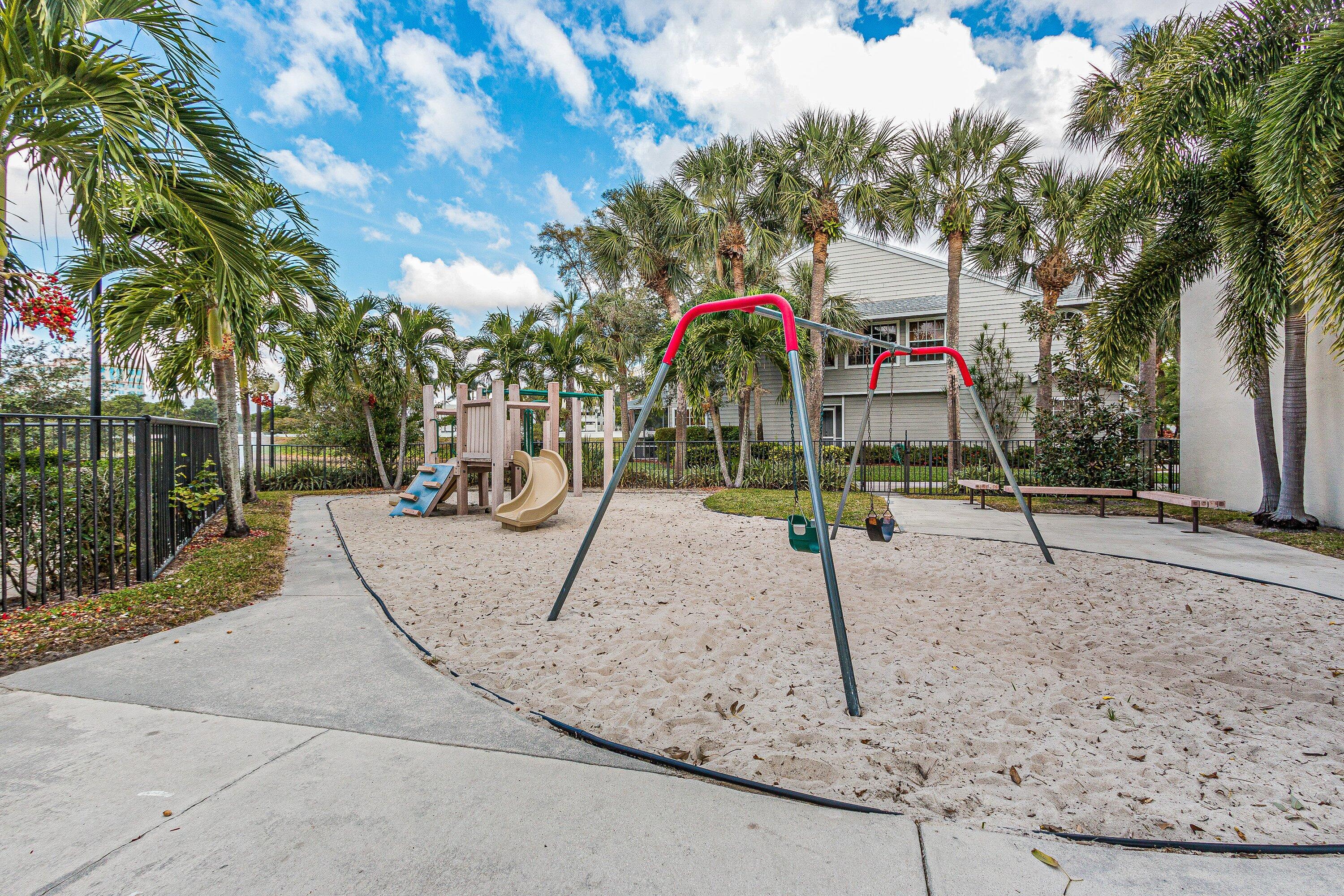 CARRIAGE HOUSES OF FAIRFIELD AT BOCA - Residential