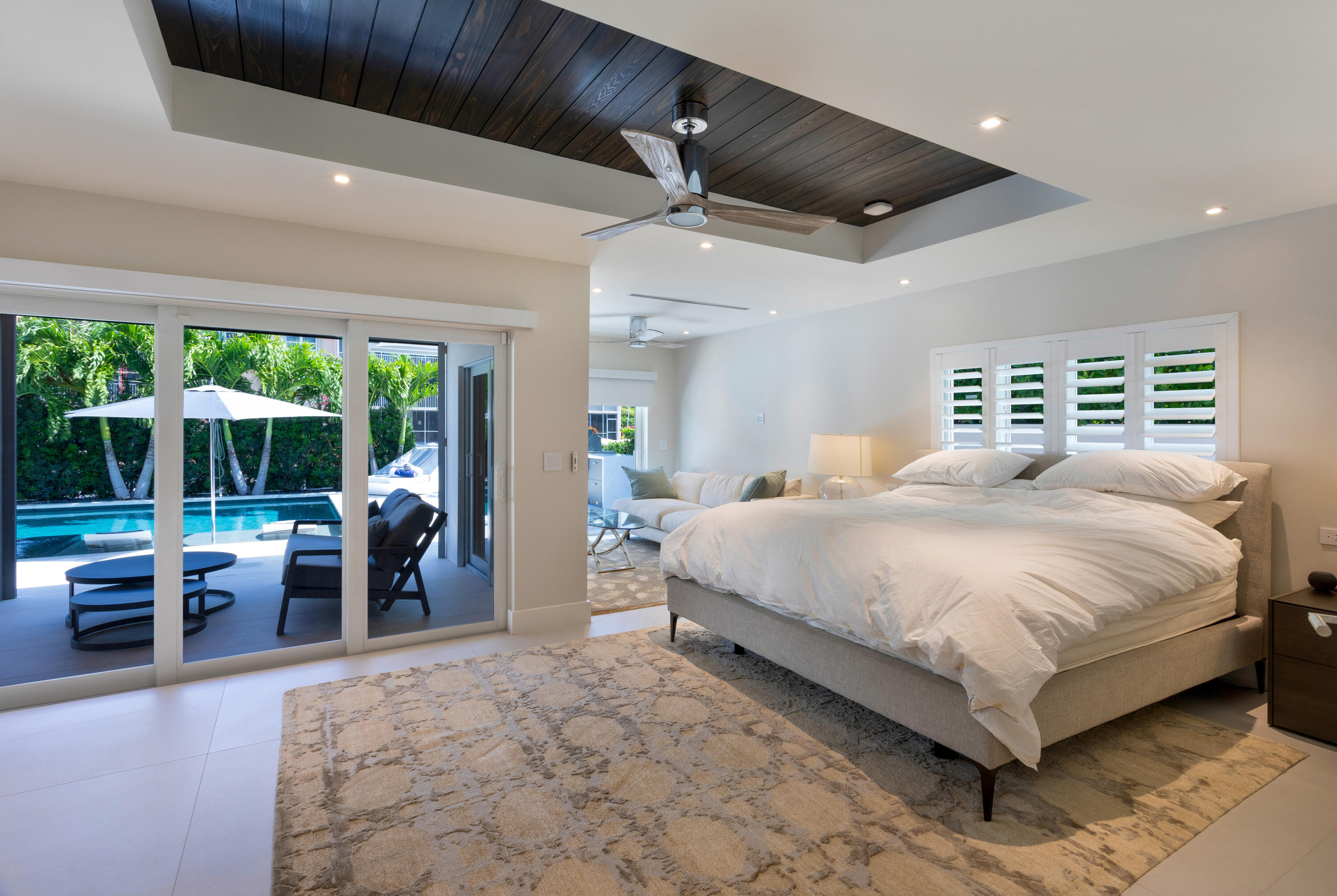 LAKE ROGERS ISLE UNIT E - Residential