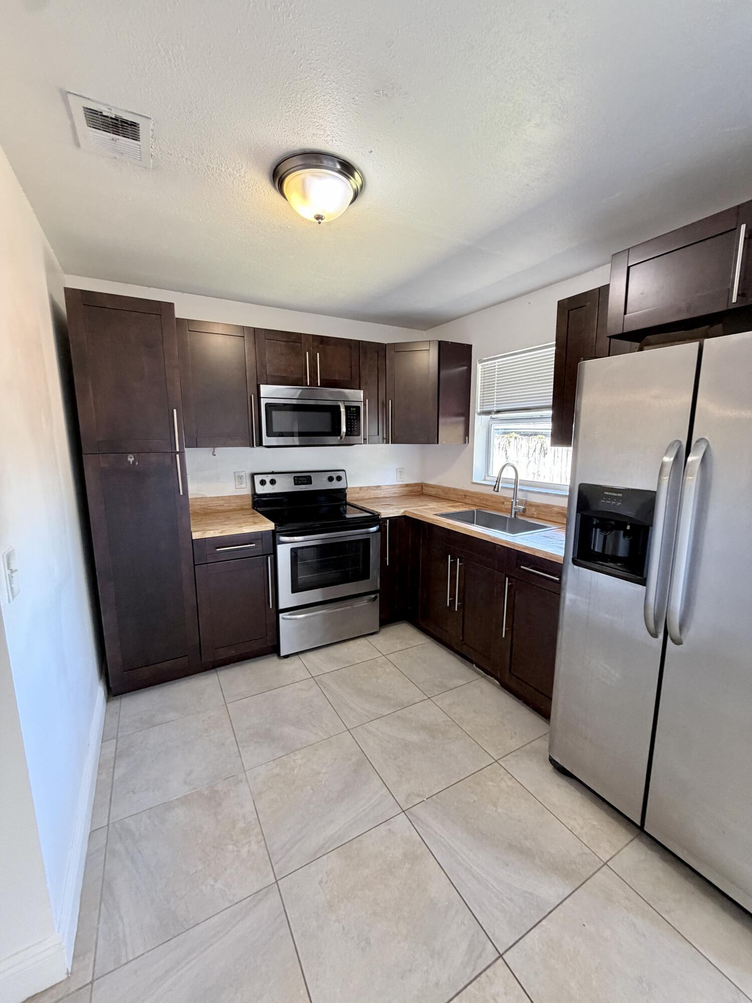 RIVERSIDE PARK - Residential Income