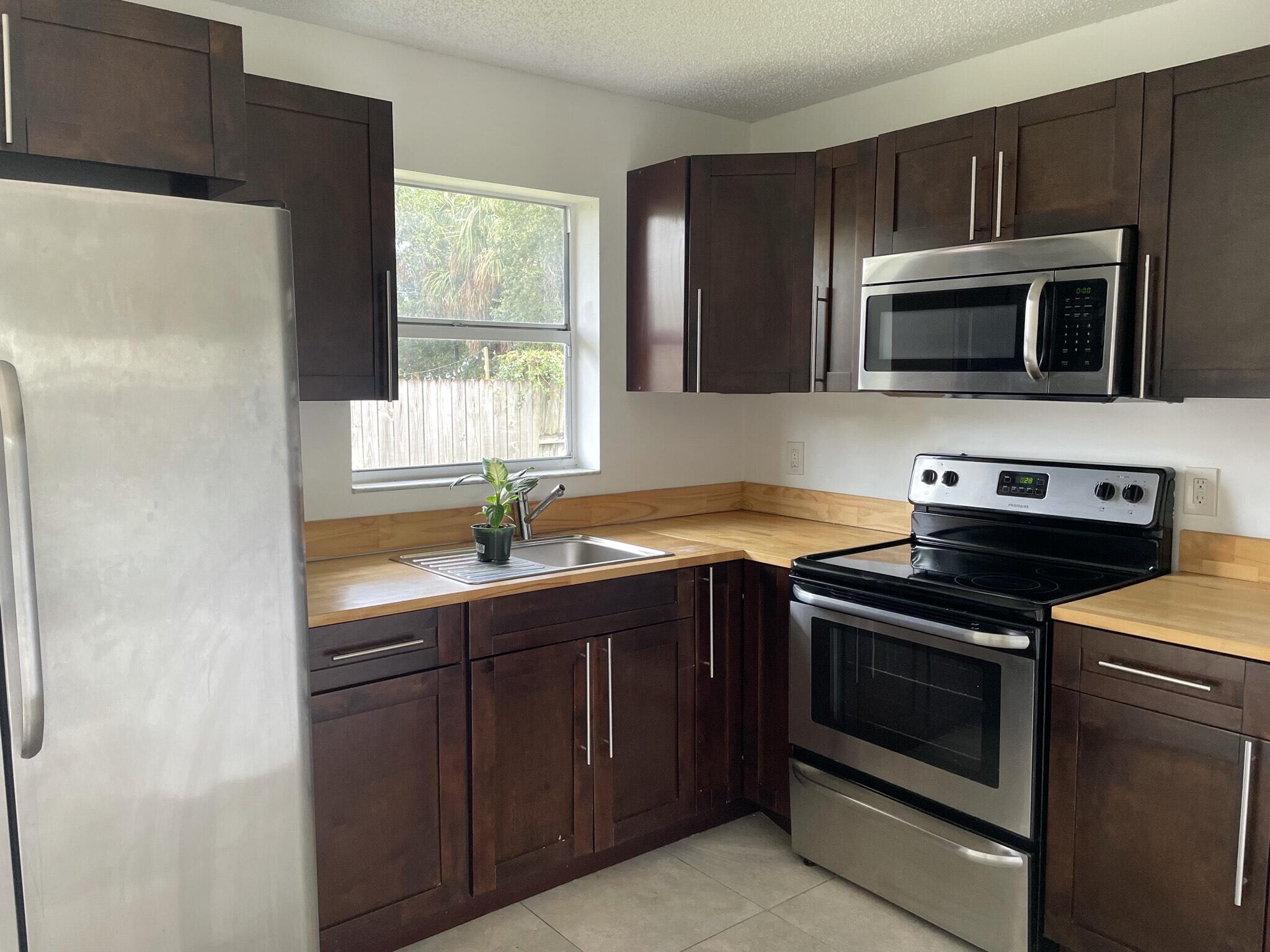 RIVERSIDE PARK - Residential Income