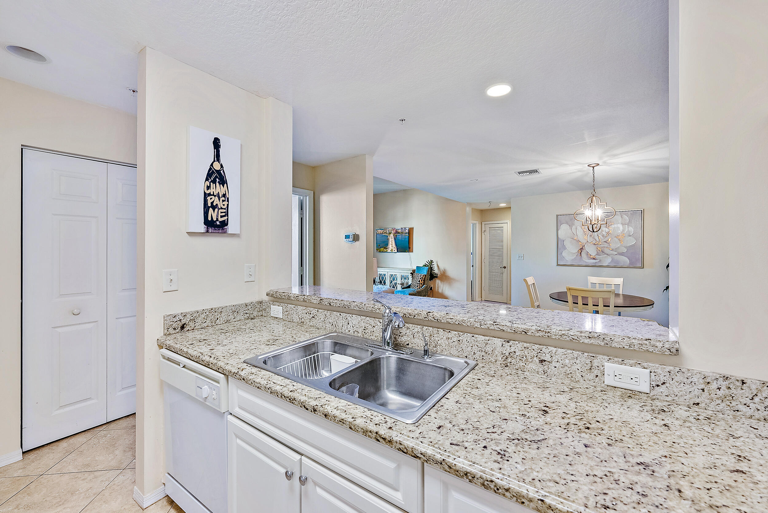 VILLAGE AT ABACOA CONDO - Residential Lease
